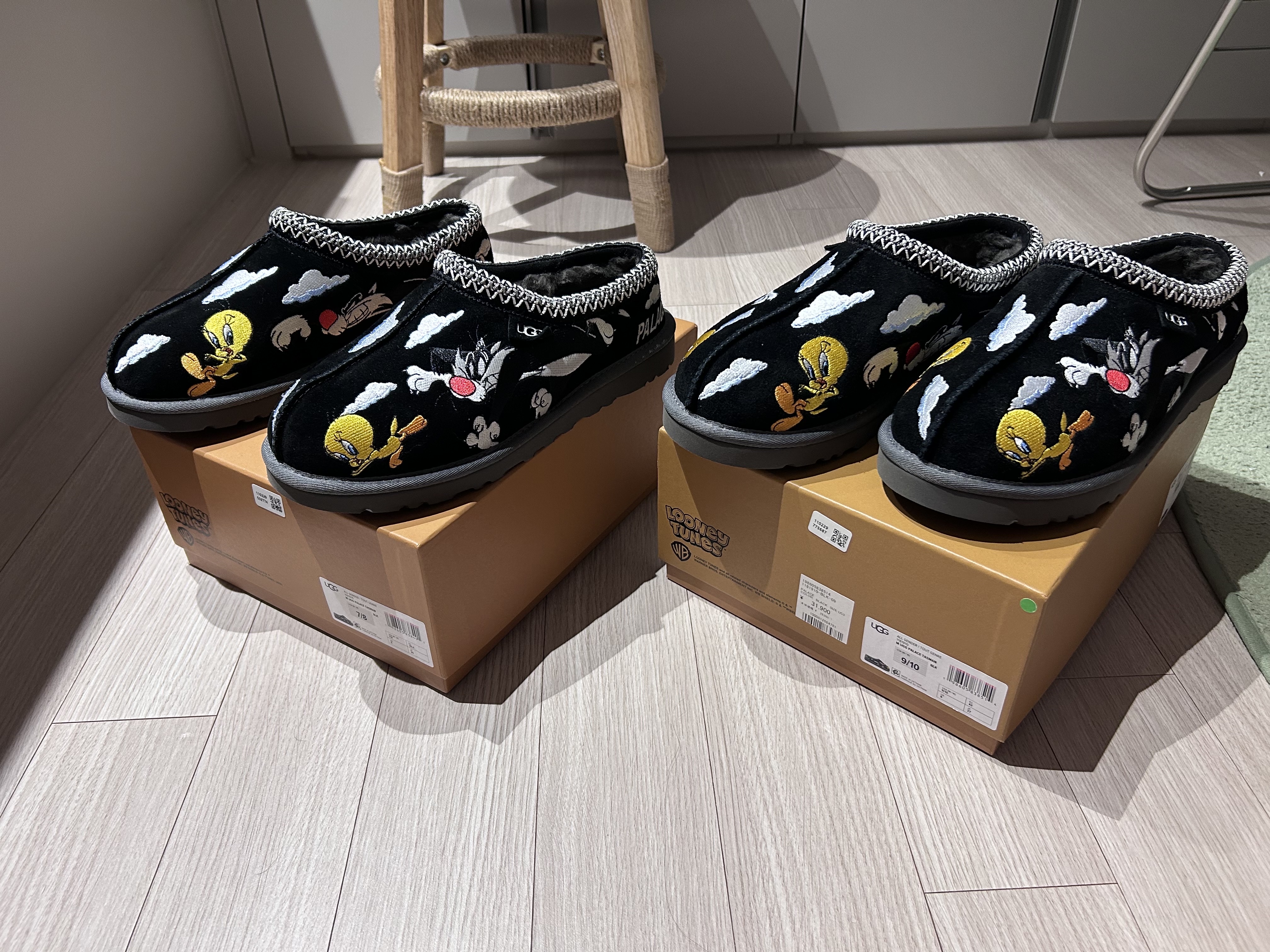 UGG x Palace x Looney Tunes Tasman Slipper Black 착용 스타일