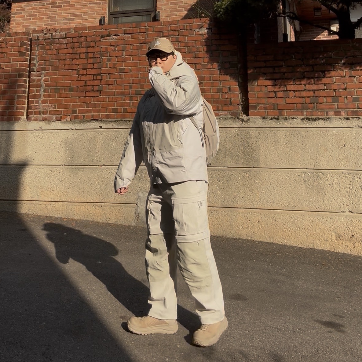 Nike ACG Therma-Fit Pullover Fleece Hoodie Light Bone - Asia, Salomon Trailblazer 20 Vintage Khaki Glacier Grey 착용 스타일 - 1