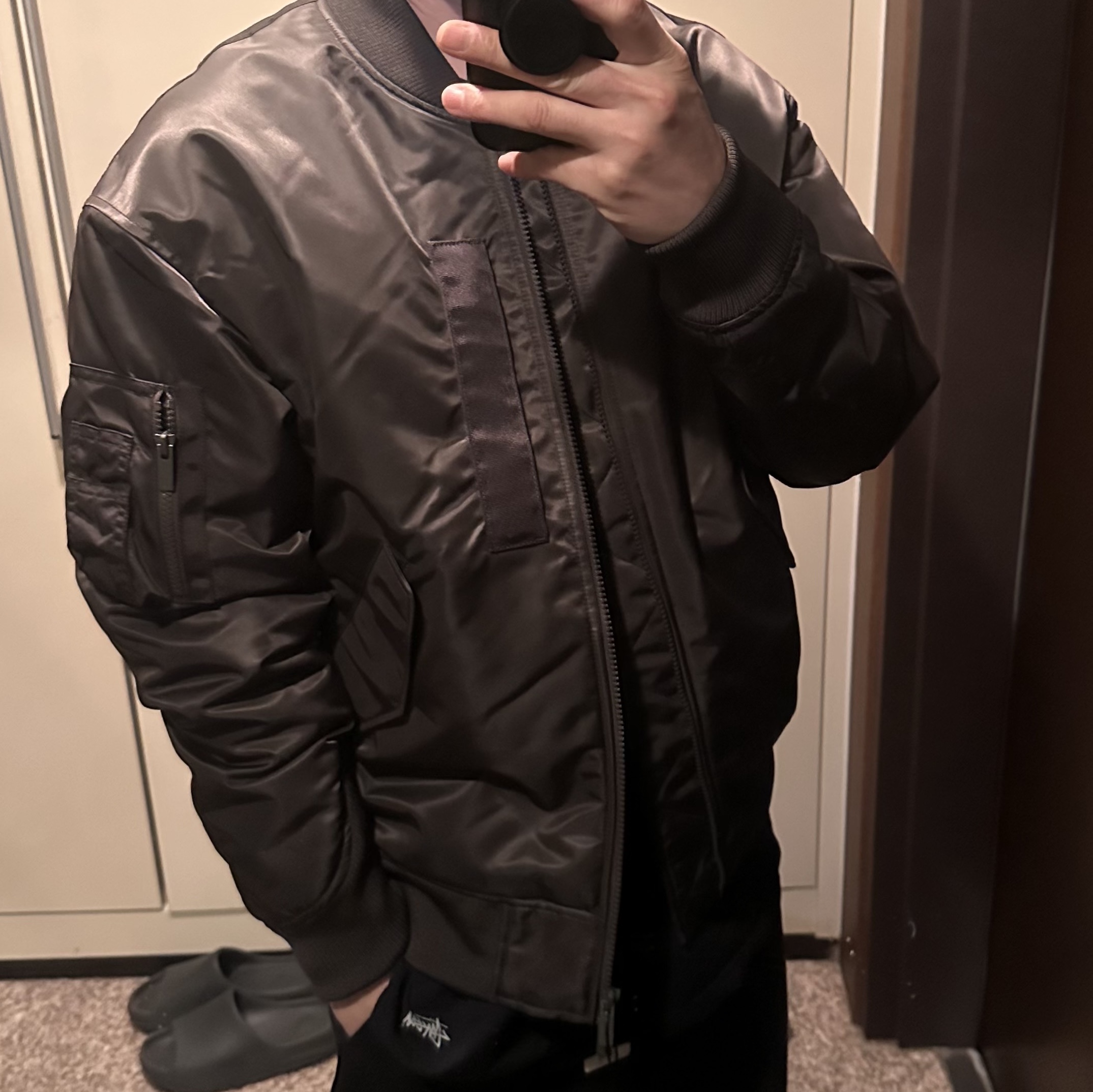 Uniqlo x Jil Sander Hybrid Down Oversized MA-1 Jacket Gray 착용 스타일