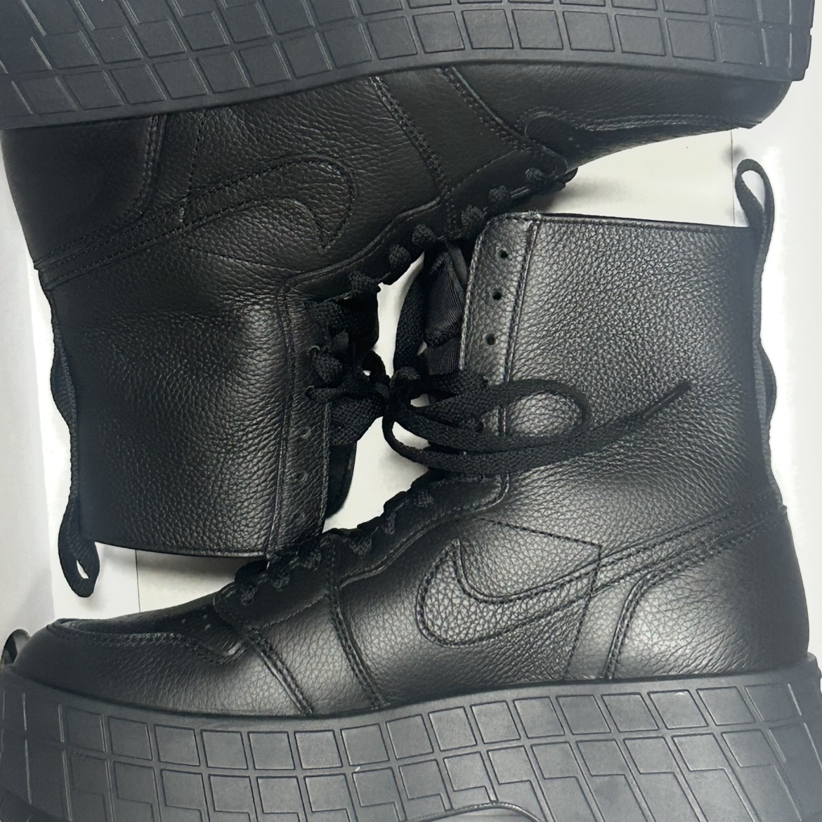 (W) Jordan 1 Brooklyn Black Flat Pewter 착용 스타일 - 1