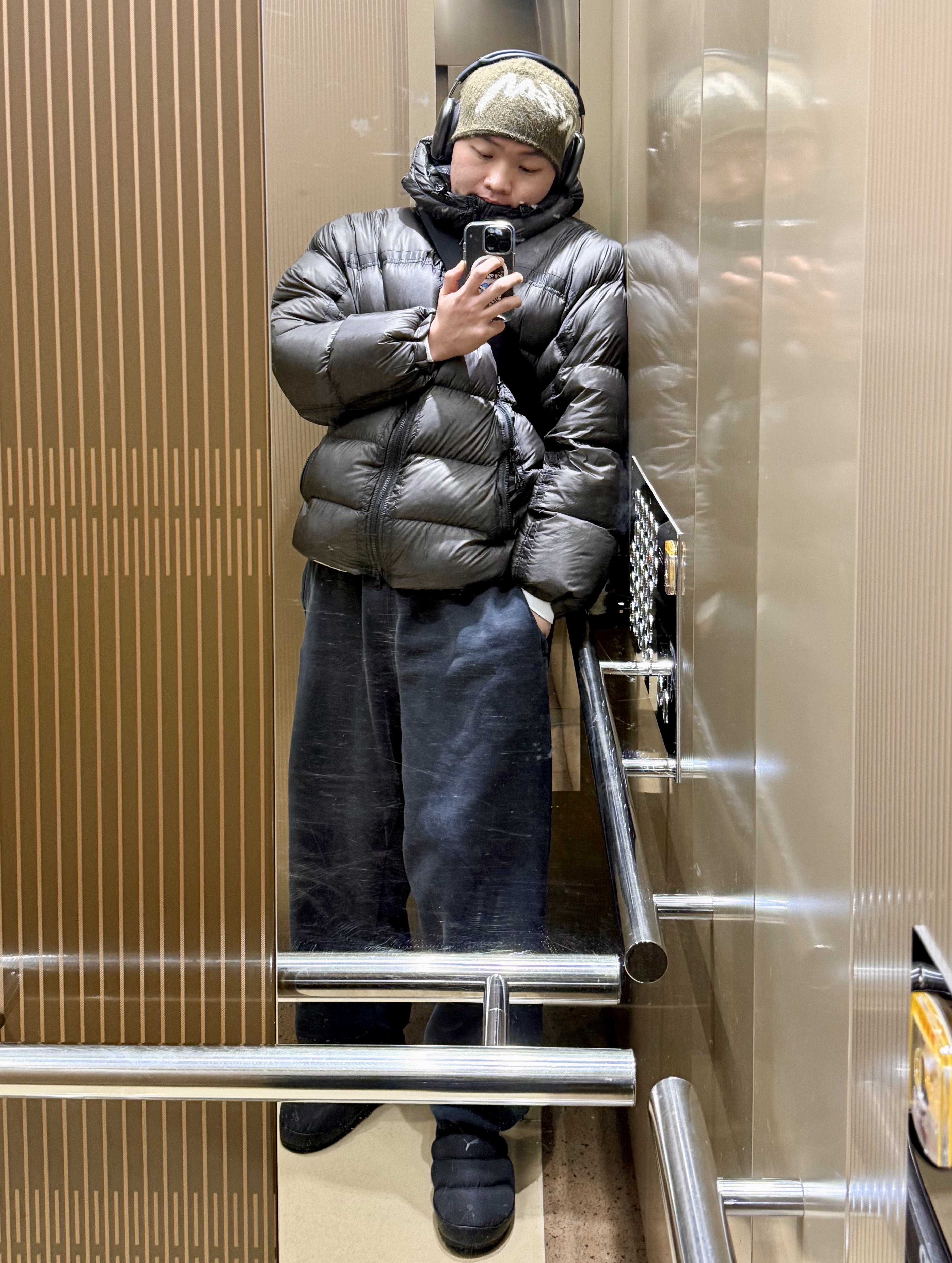 Stussy Brushed Out Stock Skullcap Beanie Brown, Apple AirPods Max Lightning Space Gray (Korean Ver.) 착용 스타일