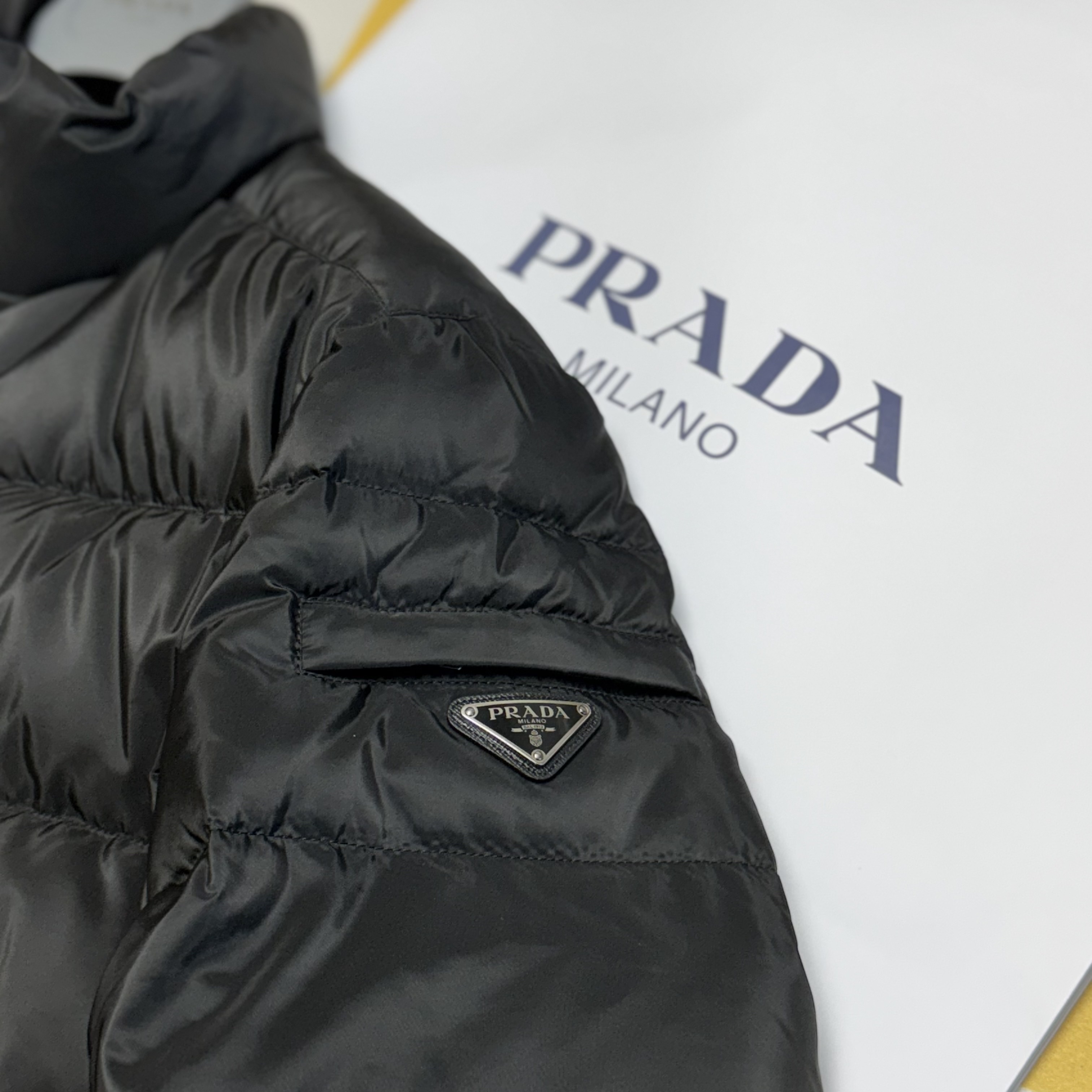 Prada Triangle Logo Down Jacket Black 착용 스타일 - 1