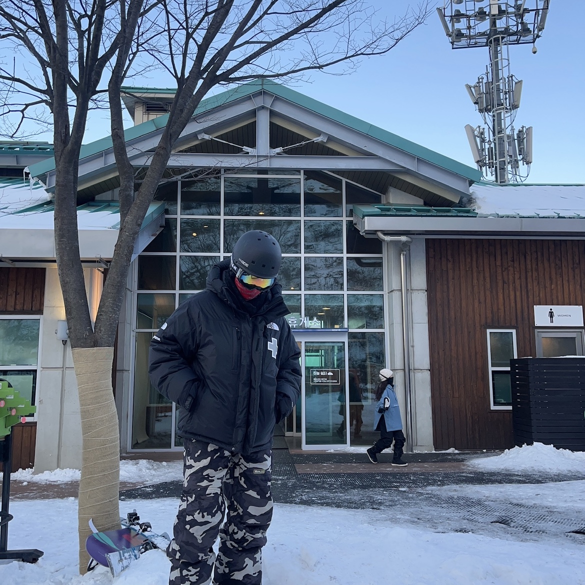 Supreme x The North Face Summit Series Rescue Baltoro Jacket Black - 22SS 착용 스타일 - 2