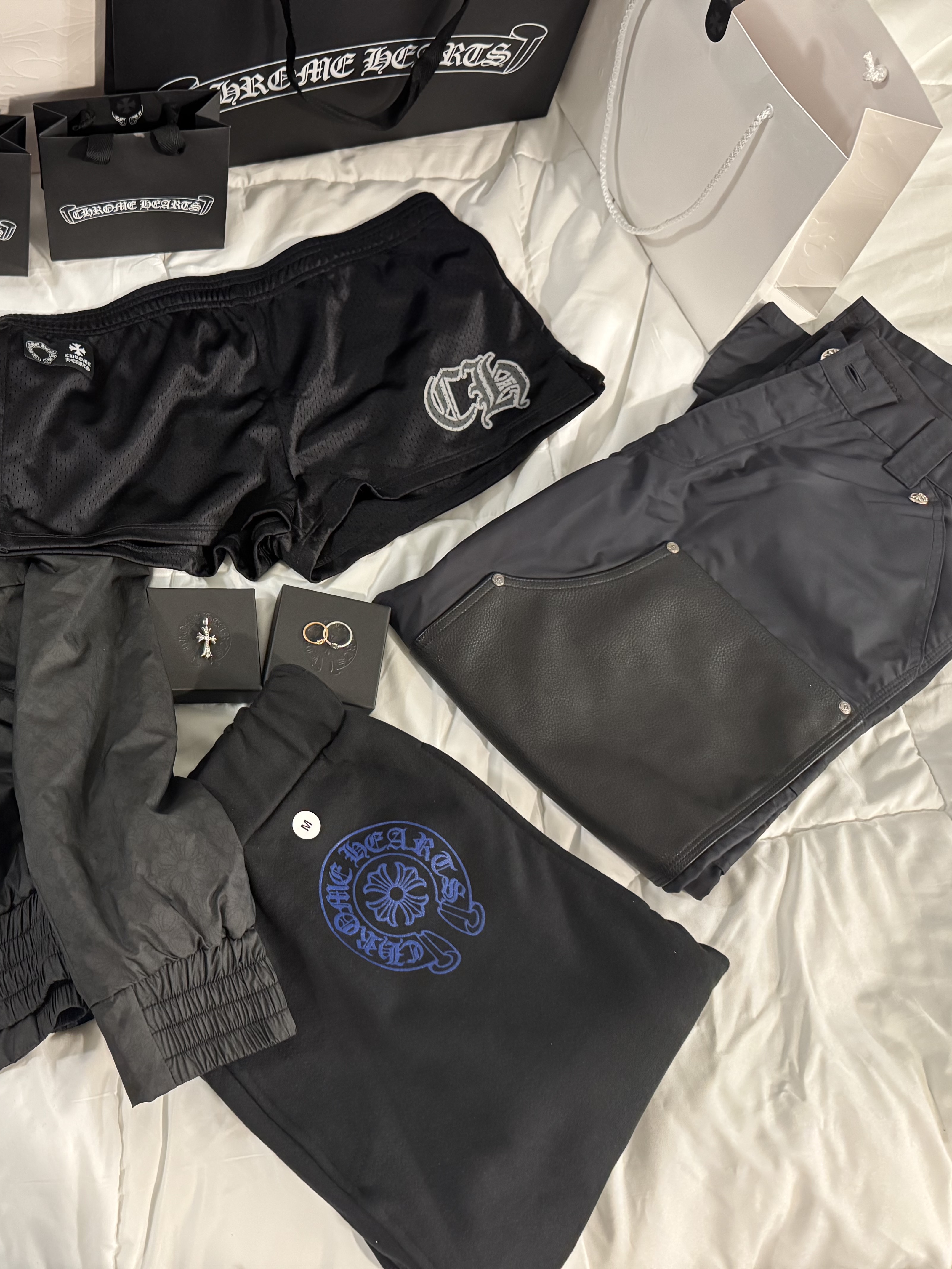(W) Chrome Hearts 22 CH Logo Mesh Shorts Black, Hansroom Chrome Hearts Tiny Fat Cross Charm Pave Dia 착용 스타일 - 2
