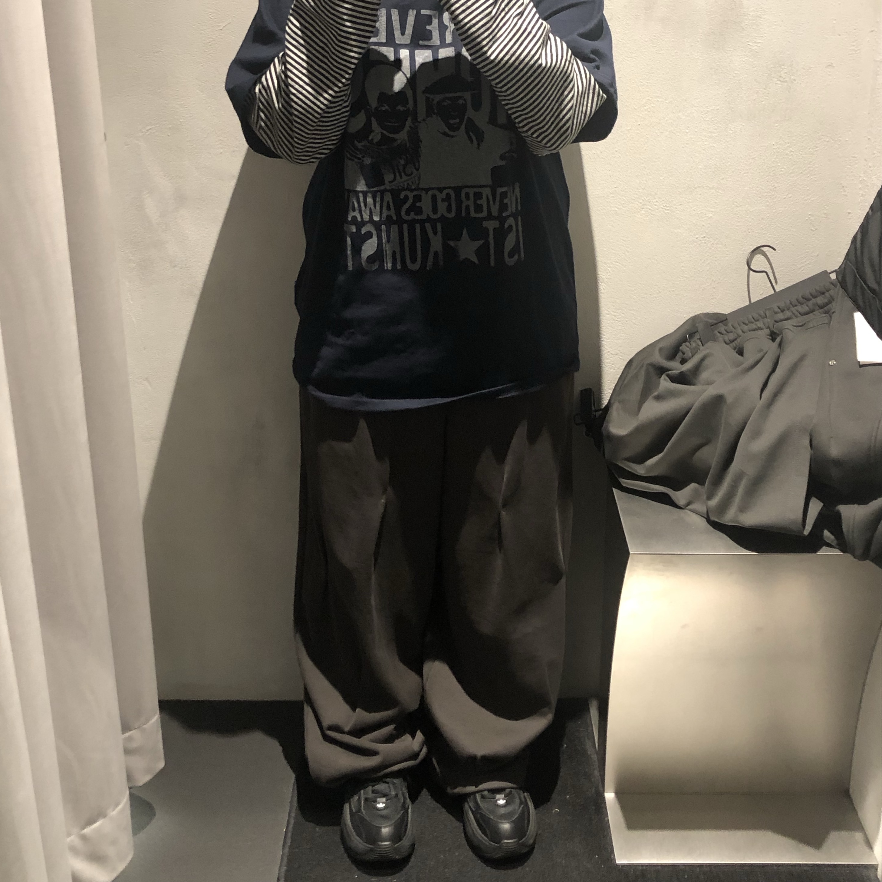 (W) Adidas Ozgaia Core Black 착용 스타일