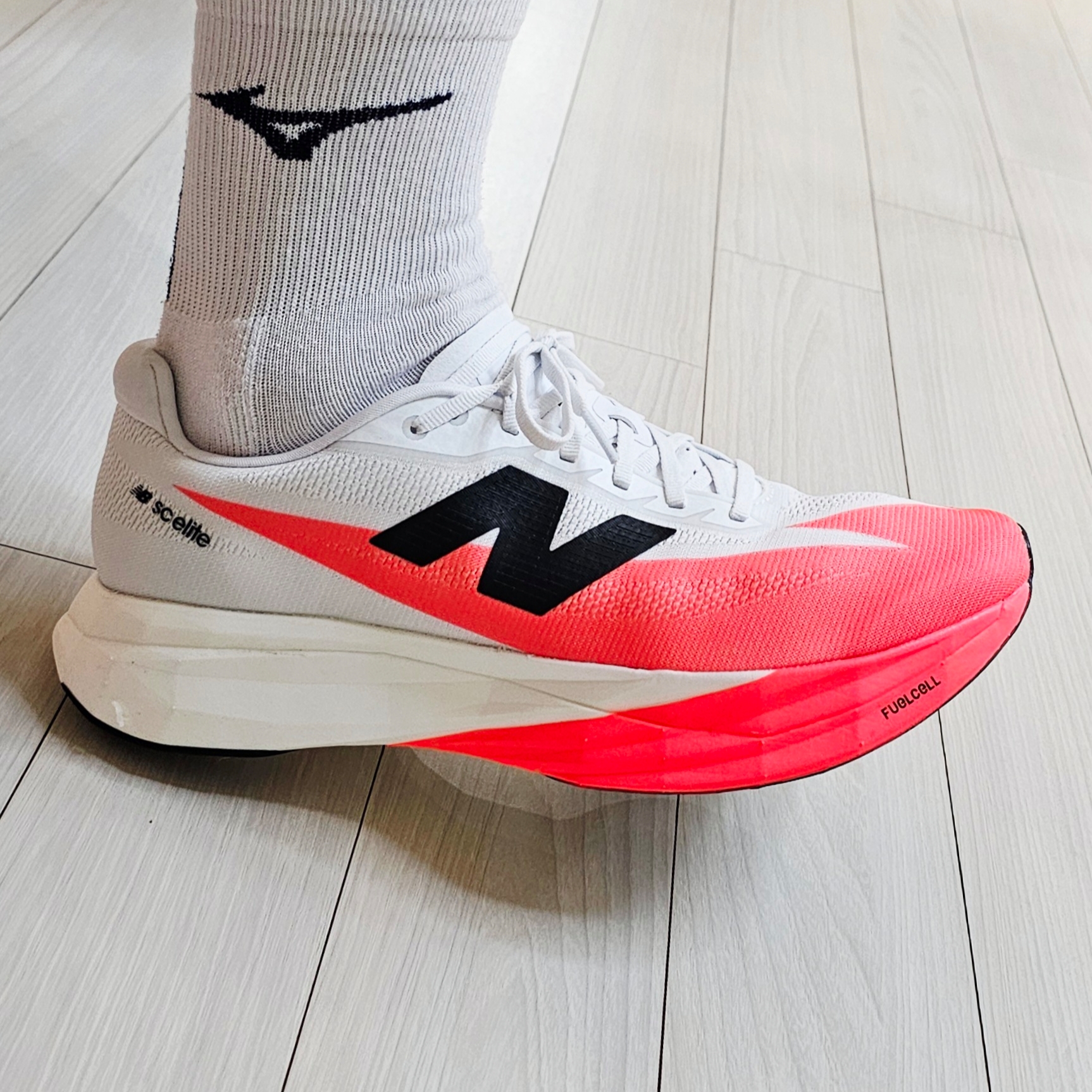 New Balance FuelCell SC Elite v5 Urgent Red White Black  - 2E Wide 착용 스타일