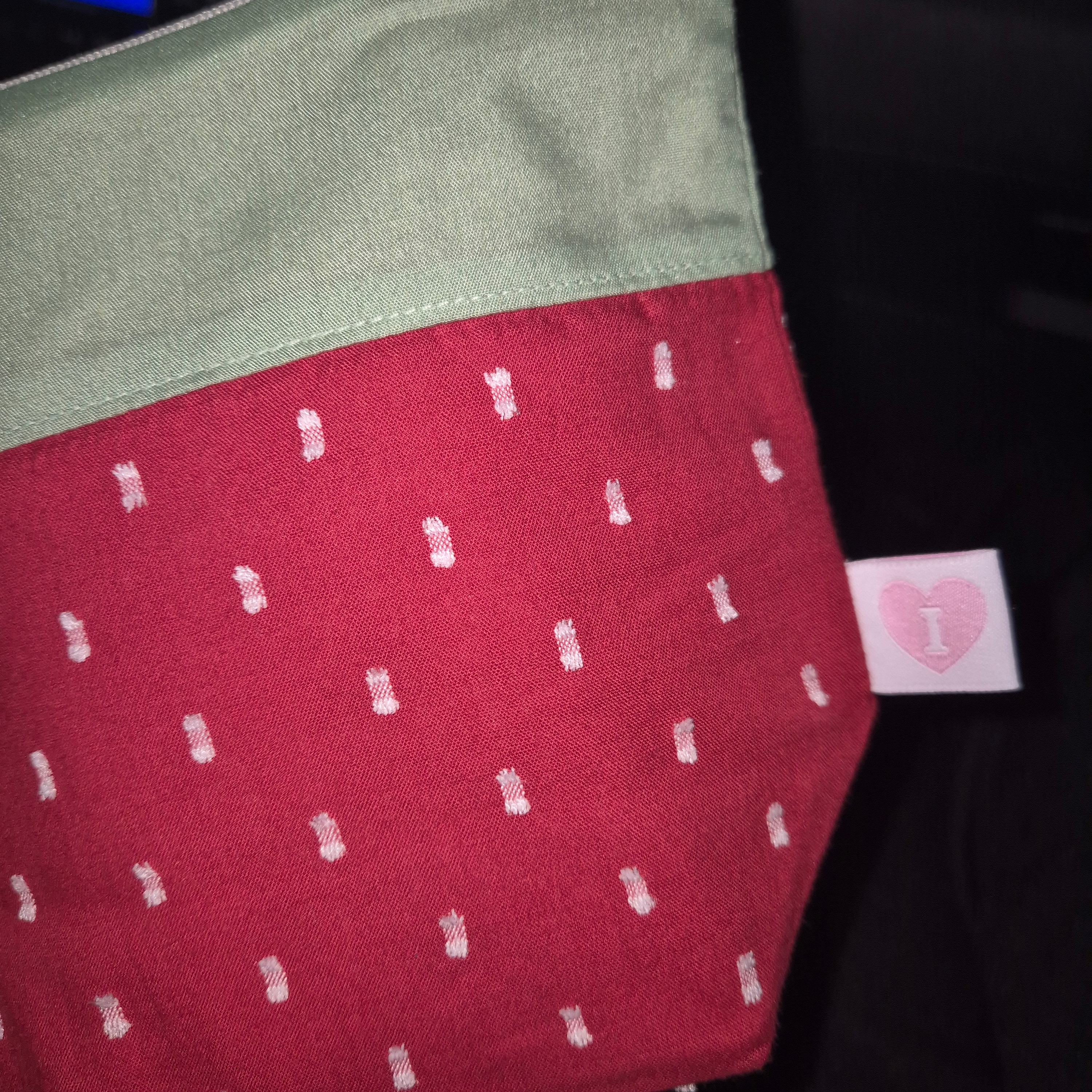 [KREAM 단독]  Isummerly Love Berry Pouch Red 착용 스타일 - 1