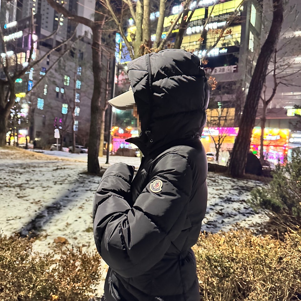 (W) Moncler Avocette Hooded Long Down Jacket Black - 25FW 착용 스타일 - 2