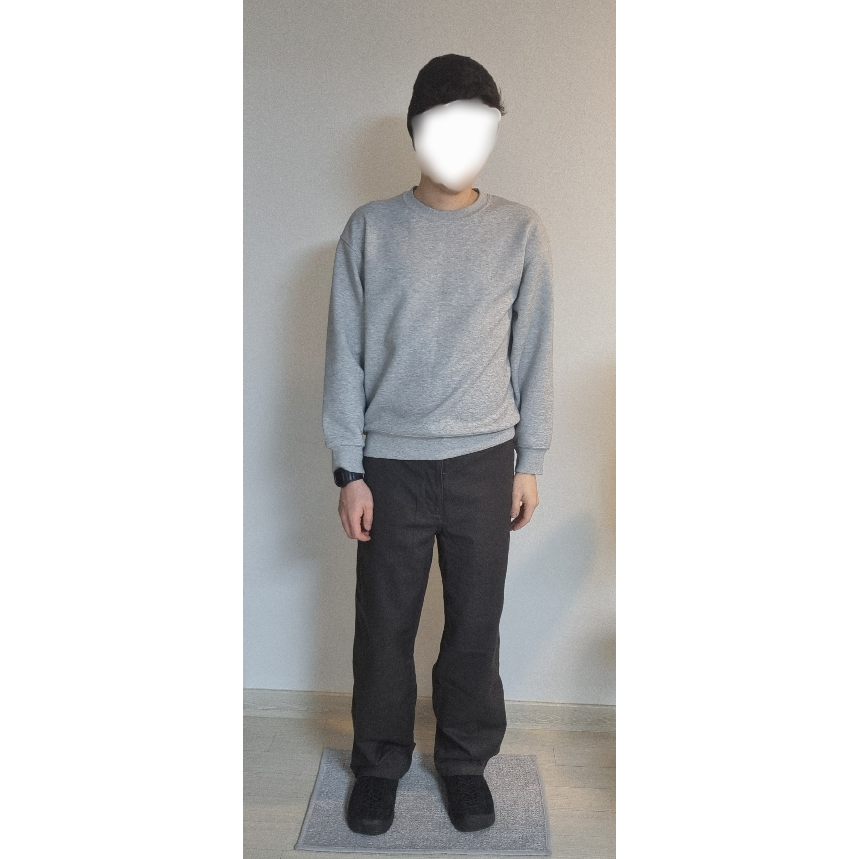 Keen Jasper Suede Sneakers Black, Uniqlo x JW Anderson Heattech Diamond Stitch Beanie Black 착용 스타일 - 1