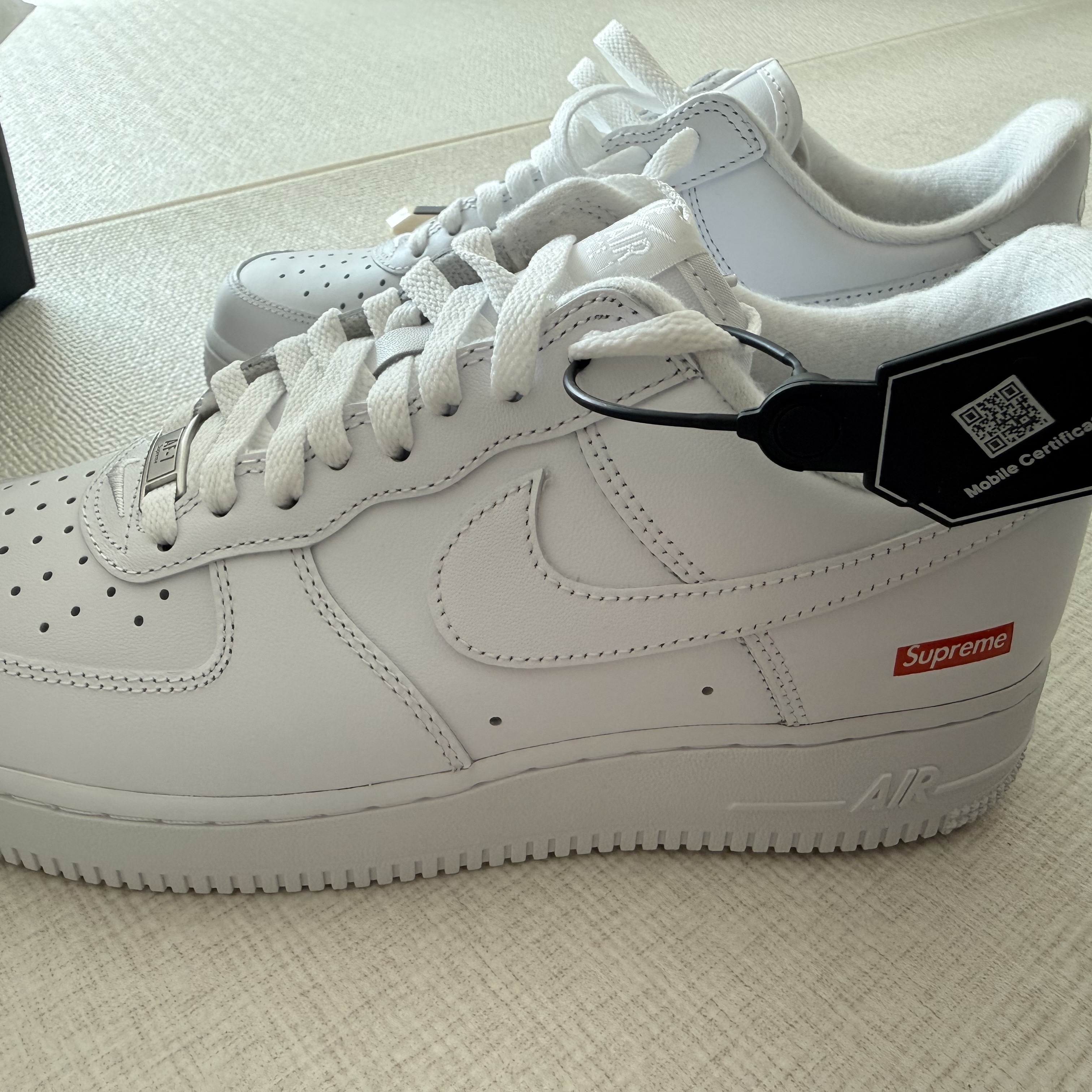 Nike x Supreme Air Force 1 Low White 착용 스타일