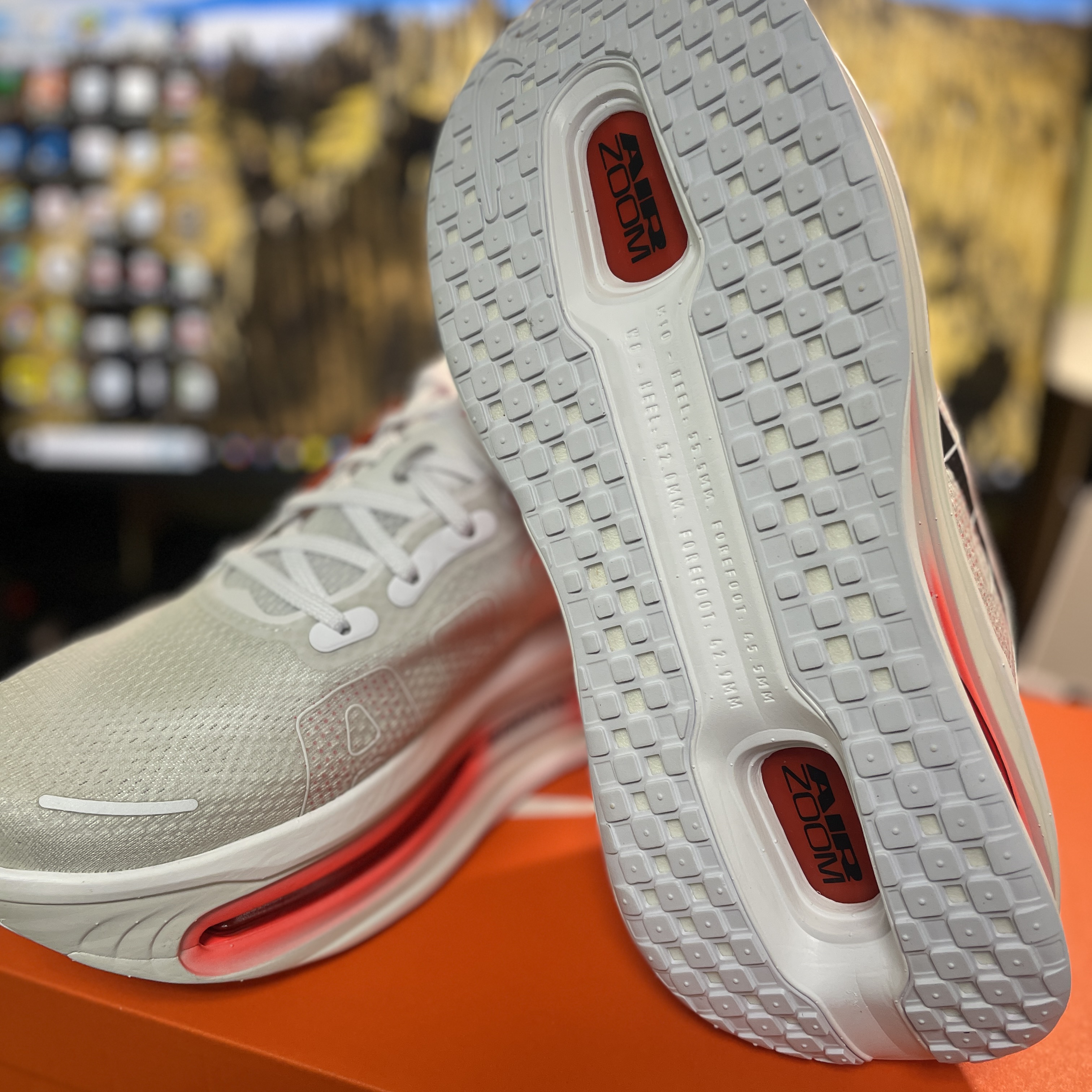Nike Vomero Premium Sail Coconut Milk 착용 스타일 - 3