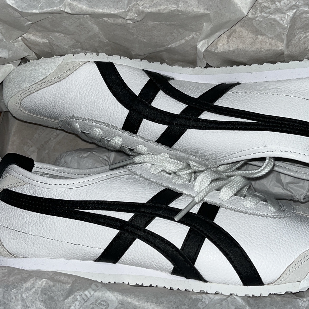 Onitsuka Tiger Mexico 66 White Black 착용 스타일