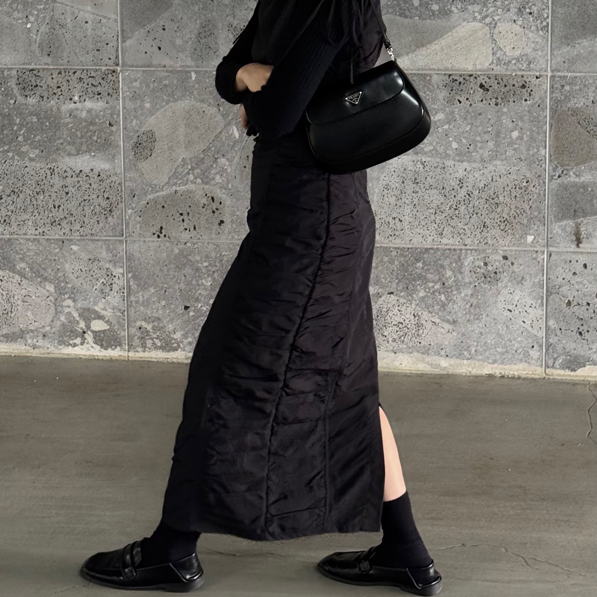 Prada Cleo Brushed Leather Shoulder Bag with Flap Black 착용 스타일 - 2