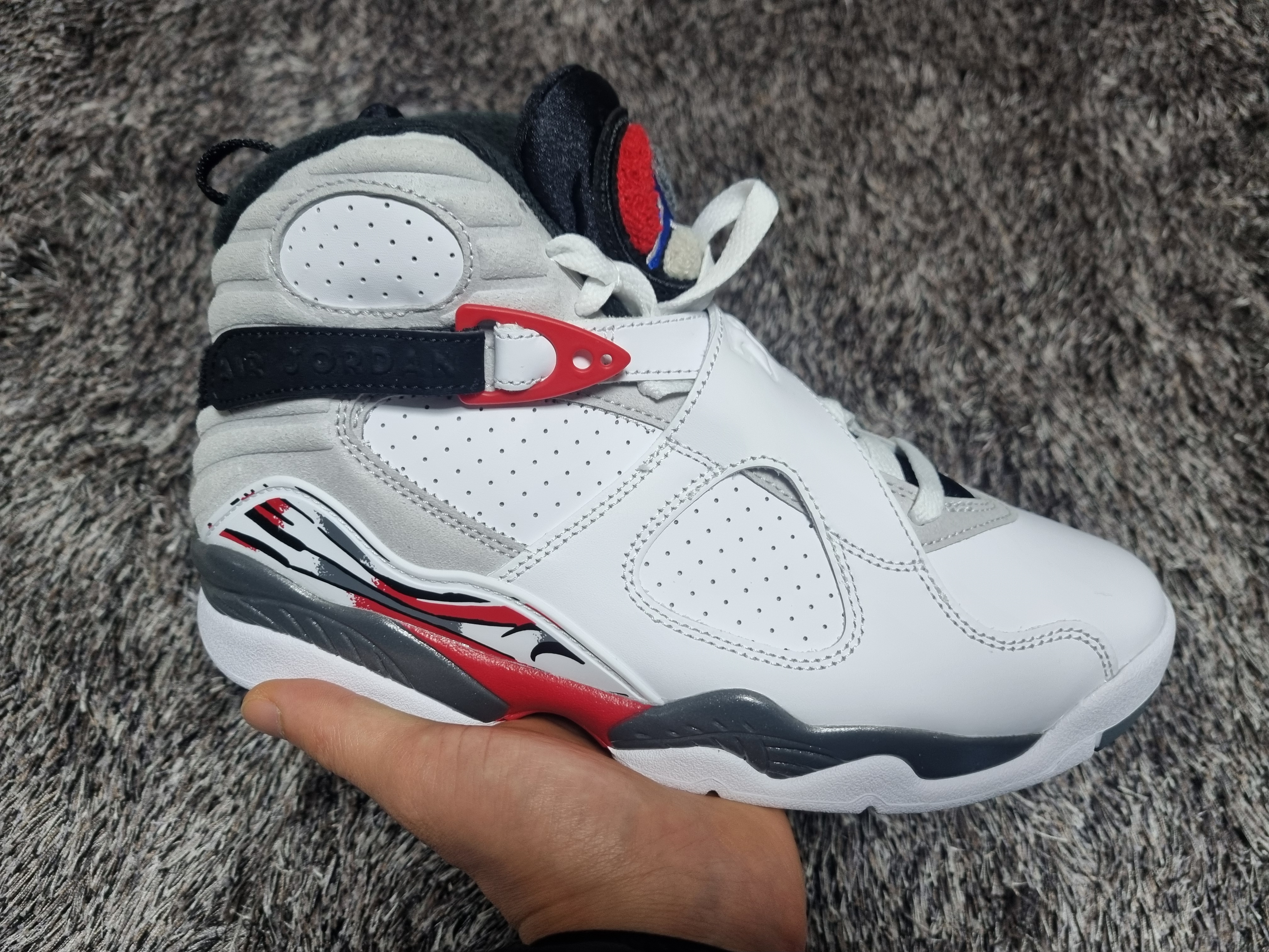 Jordan 8 Retro Bugs Bunny 2025 착용 스타일
