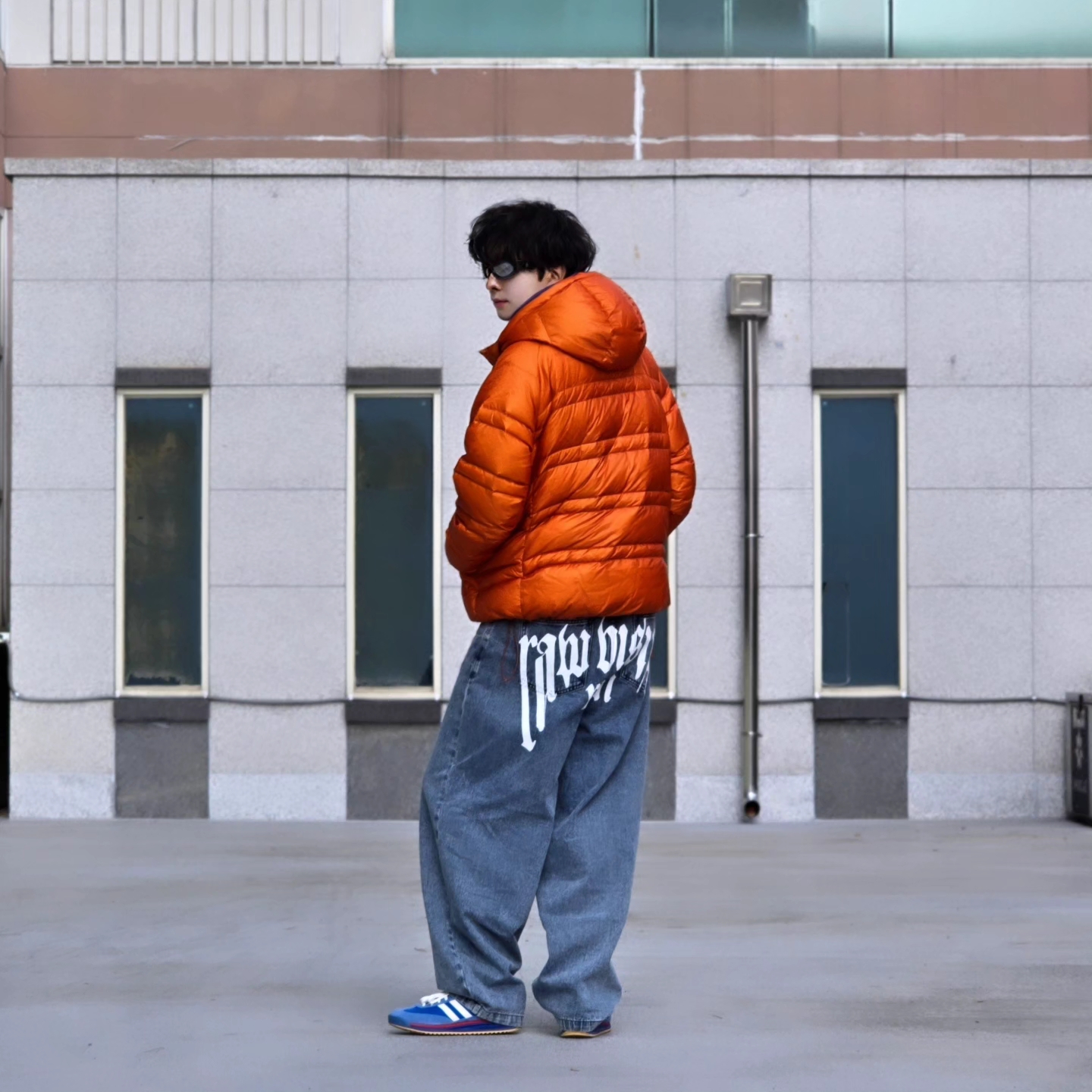 New Balance Flying 77 Superlight Hooded Goose Down Jacket Orange, NOMANUAL Raw Vision Denim Pants White Blue 착용 스타일 - 3