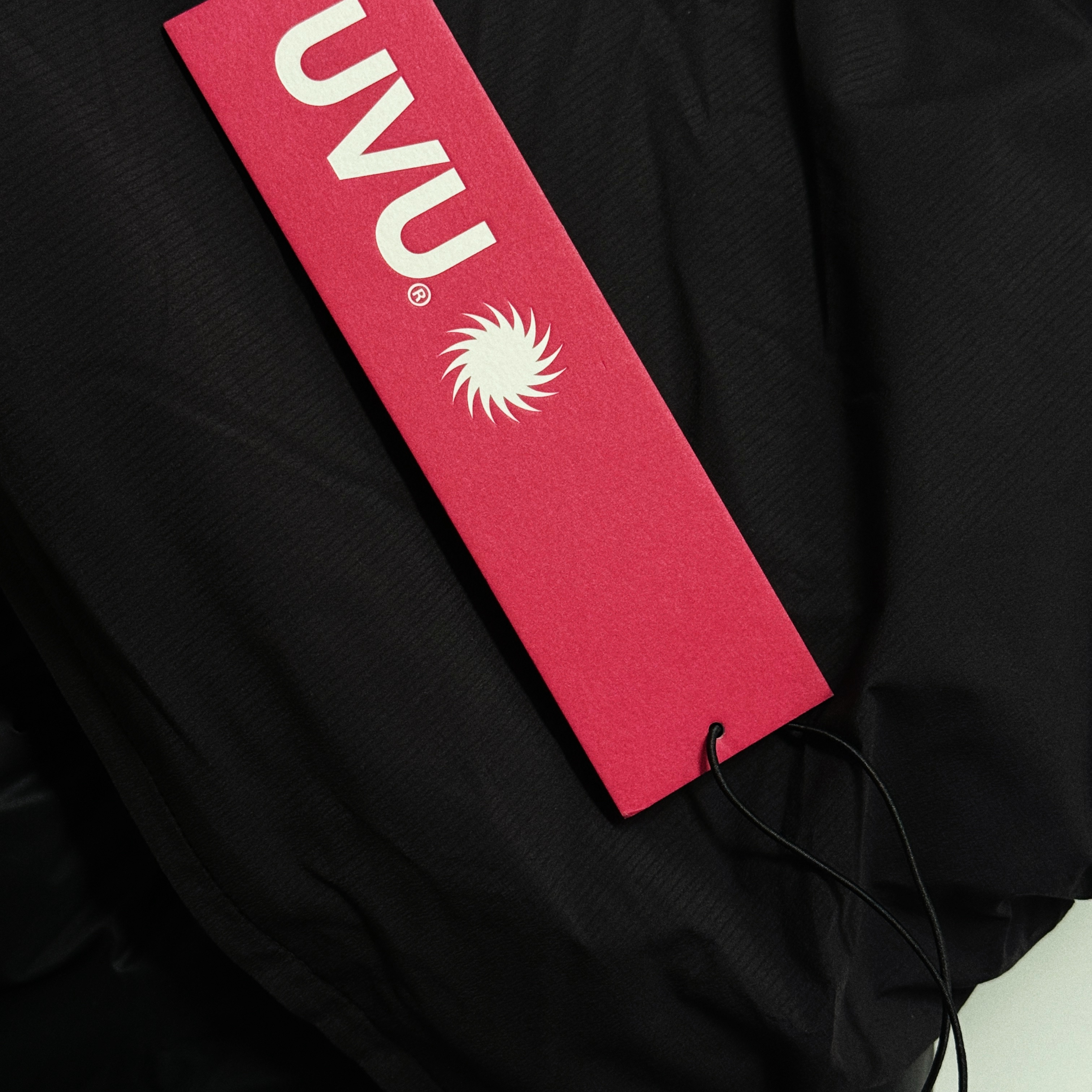 UVU Hooded Track Puffer Black 착용 스타일 - 1
