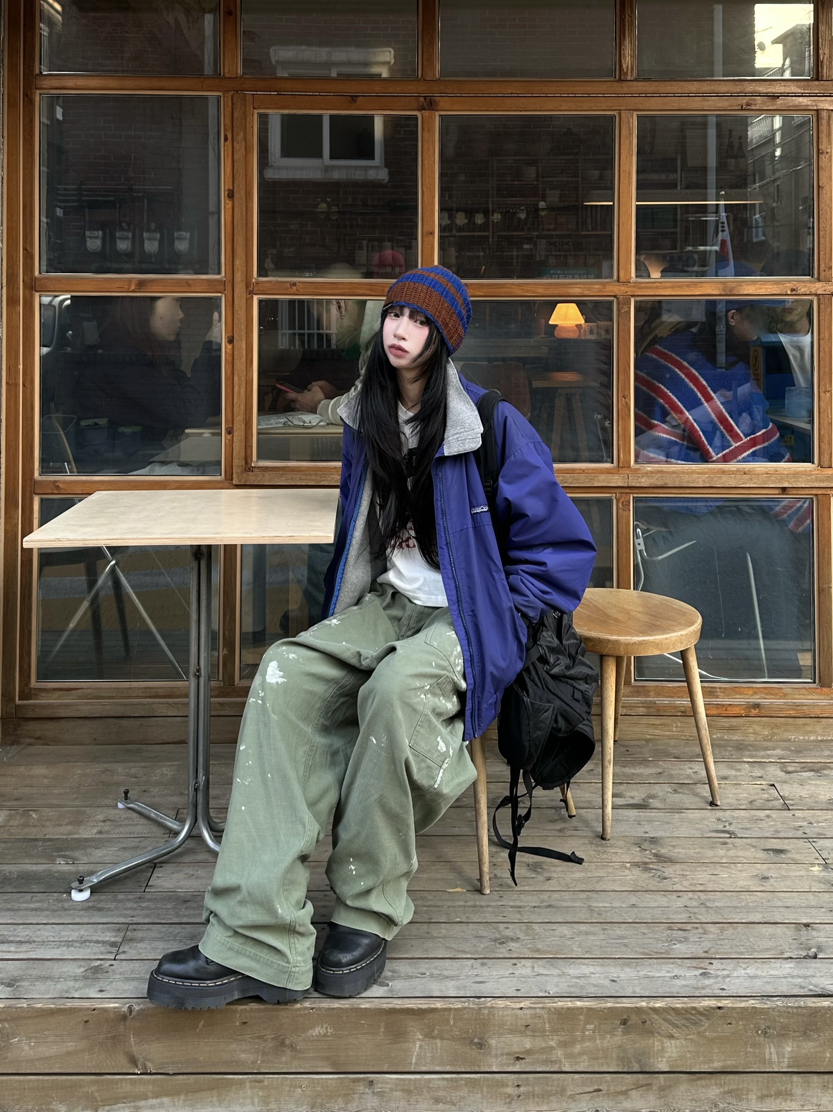 Patagonia Reversible Shelled Microdini Jacket Bayou Blue, Dr. Martens Jadon III Boots Black 착용 스타일 - 2