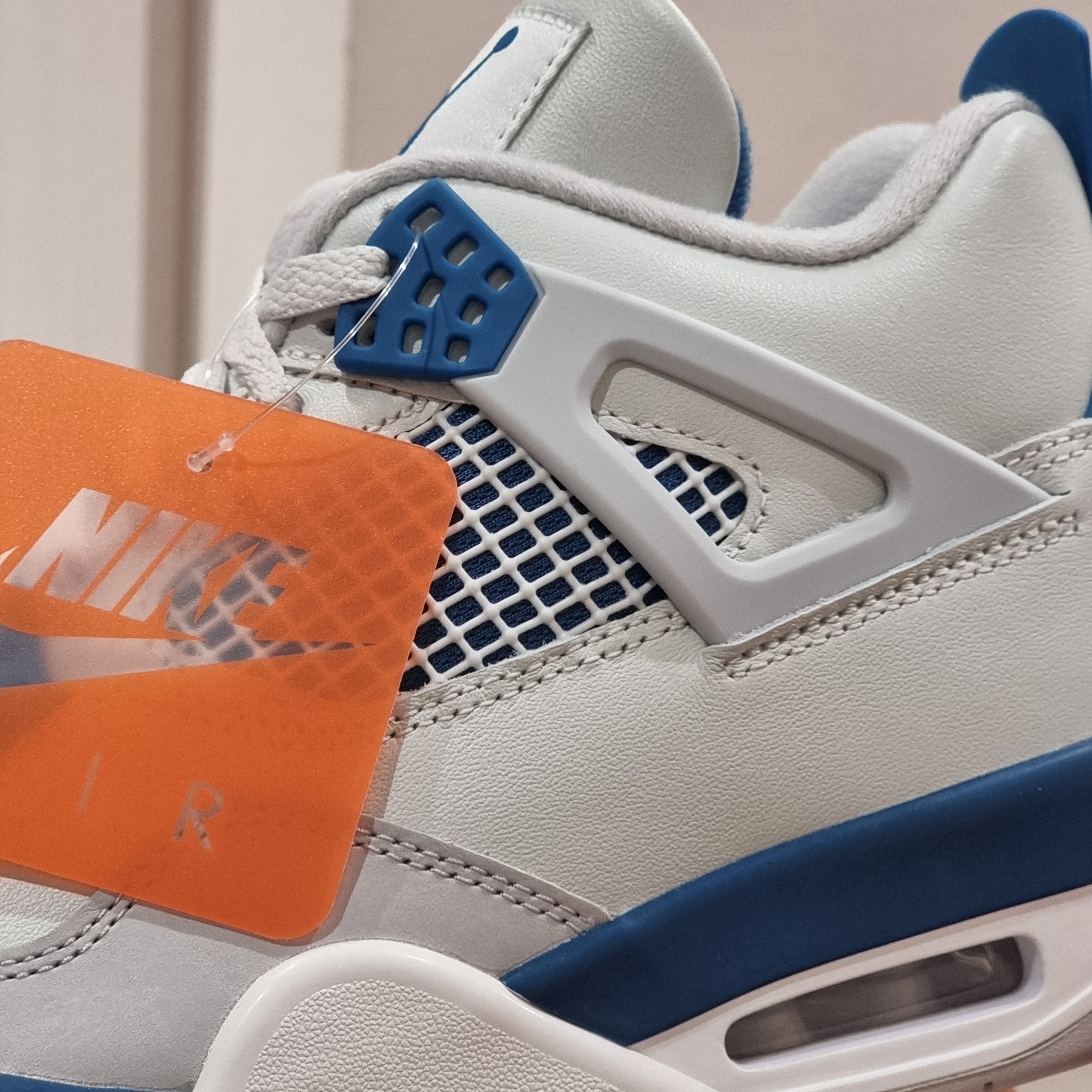 Jordan 4 Retro Industrial Blue 착용 스타일