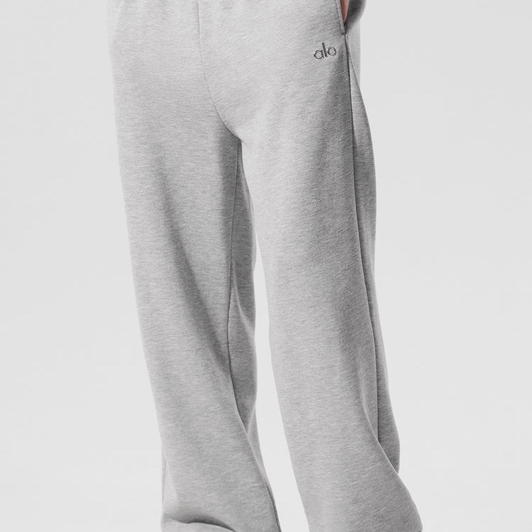 (W) Alo Yoga Accolade Straight Leg Sweatpants Athletic Heather Grey 착용 스타일 - 1