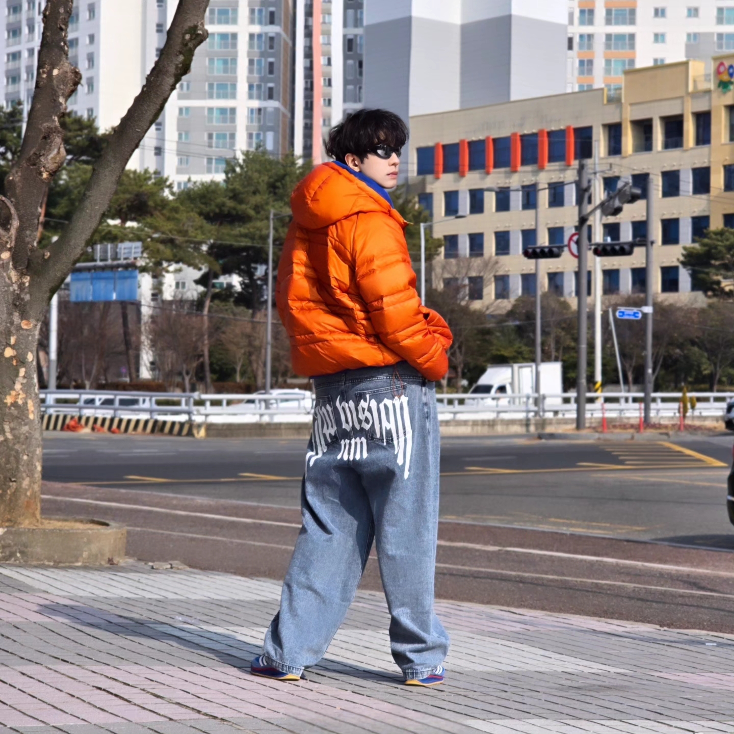 New Balance Flying 77 Superlight Hooded Goose Down Jacket Orange, NOMANUAL Raw Vision Denim Pants White Blue 착용 스타일 - 7
