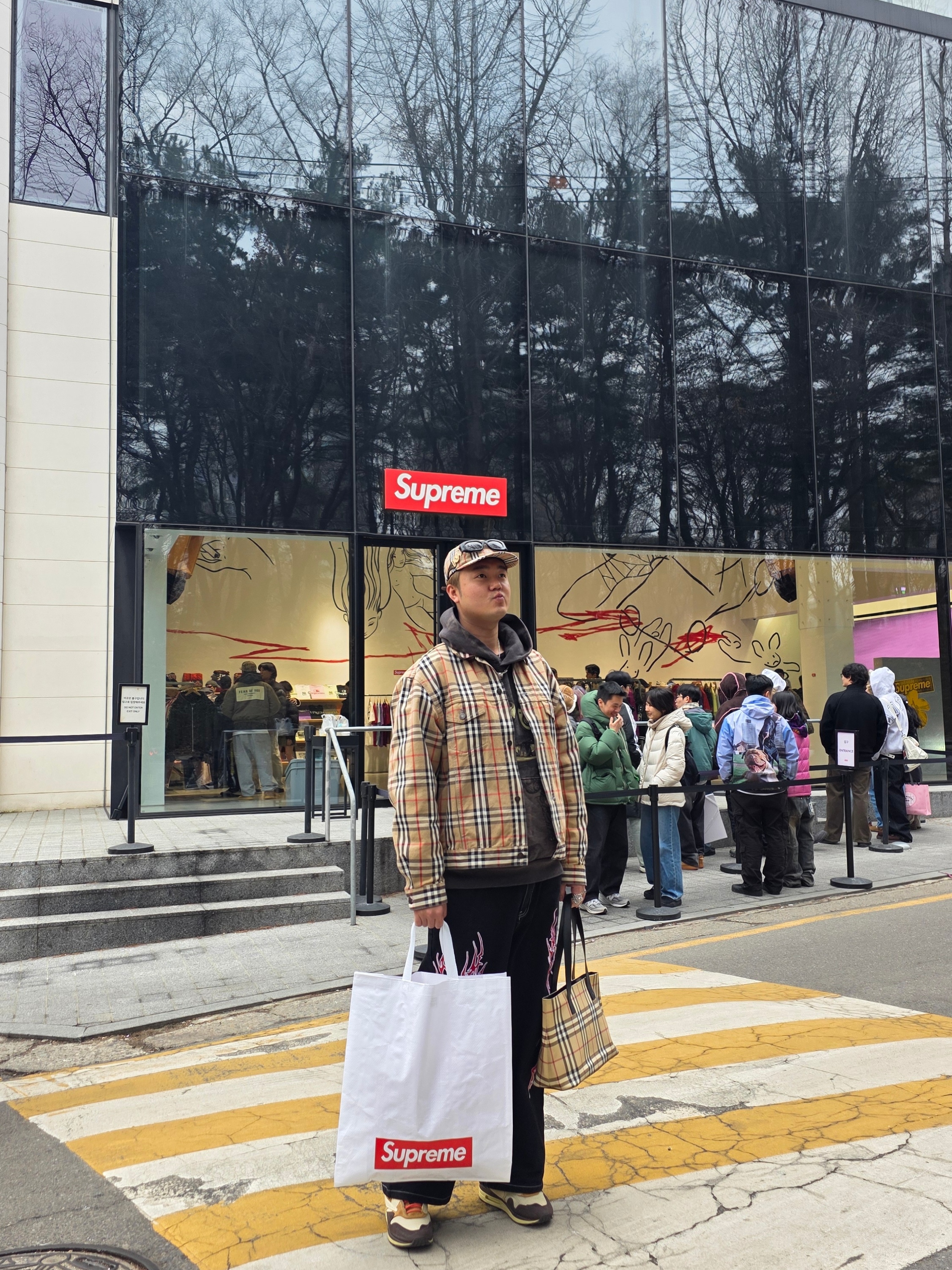 Supreme x Burberry Denim Trucker Jacket Beige - 22SS, Supreme x Burberry Denim 6-Panel Beige - 22SS 착용 스타일