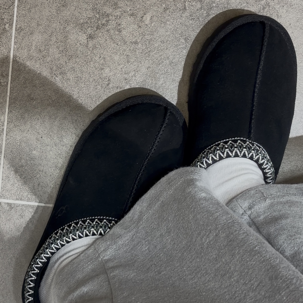 (W) UGG Tazz II Black 착용 스타일 - 1
