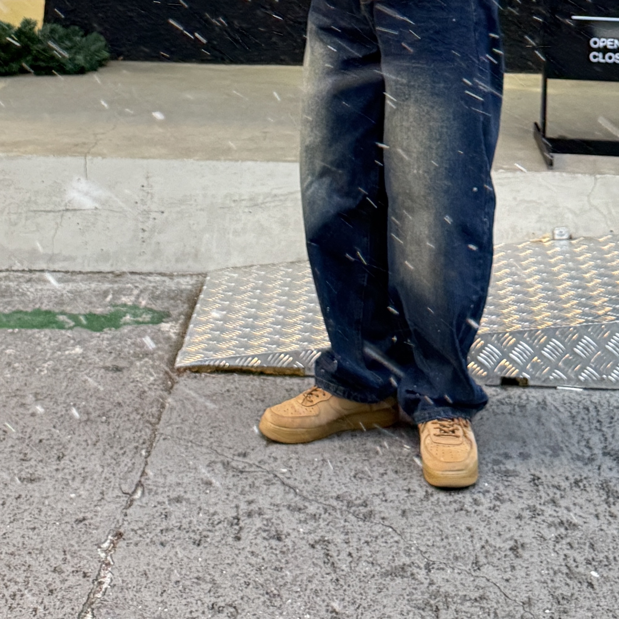 Nike Air Force 1 '07 WB Flax 착용 스타일