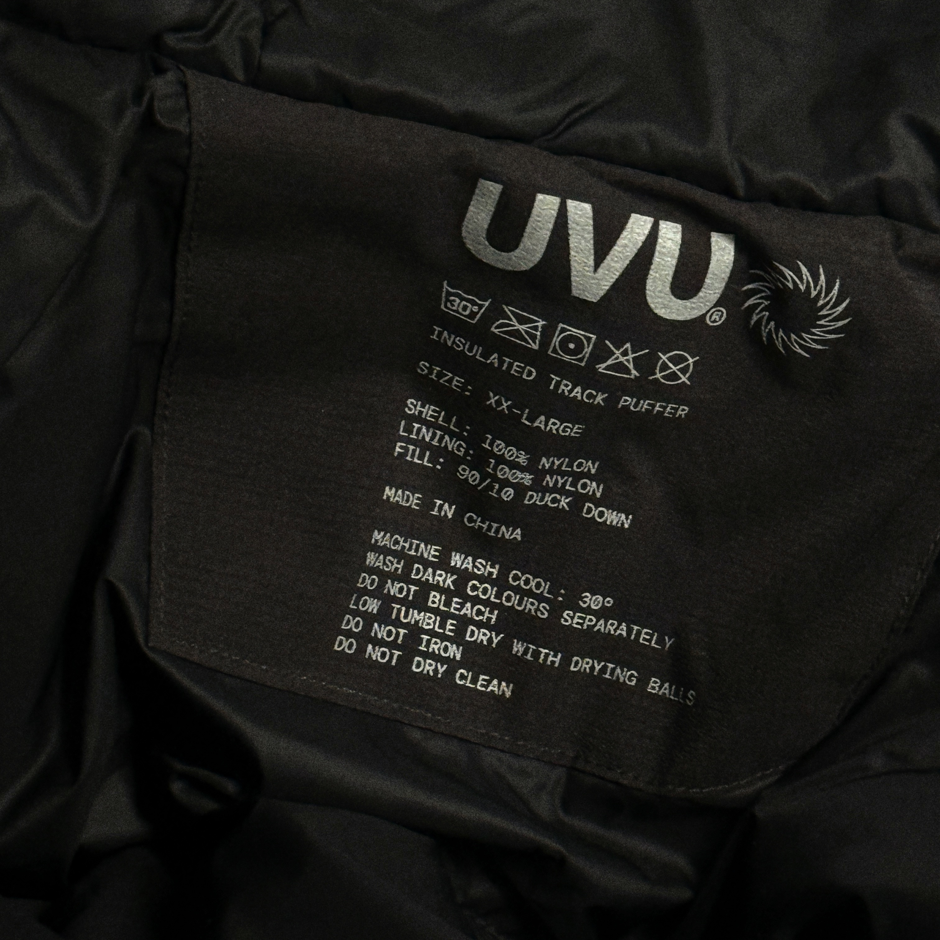 UVU Hooded Track Puffer Black 착용 스타일 - 2