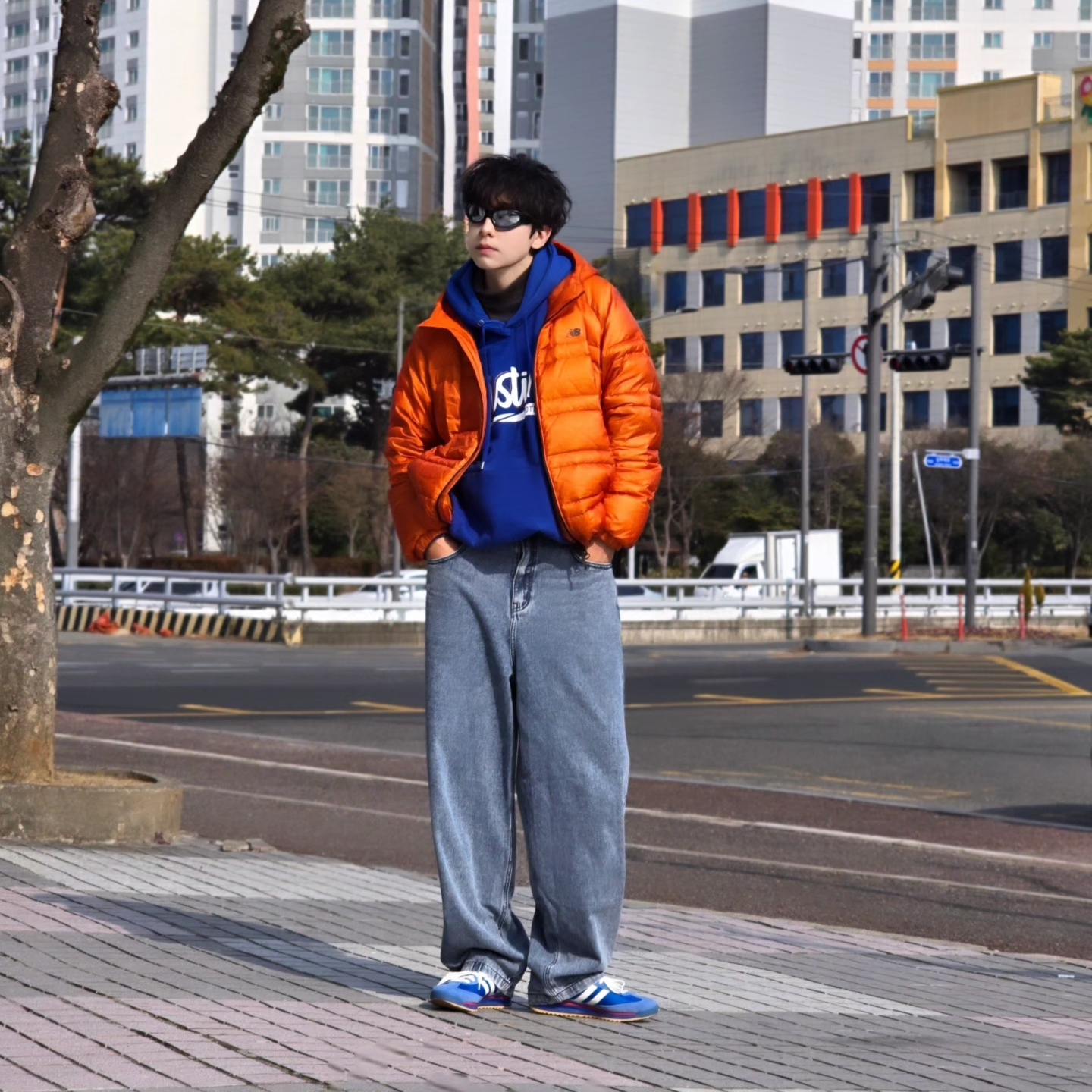 New Balance Flying 77 Superlight Hooded Goose Down Jacket Orange, NOMANUAL Raw Vision Denim Pants White Blue 착용 스타일 - 10