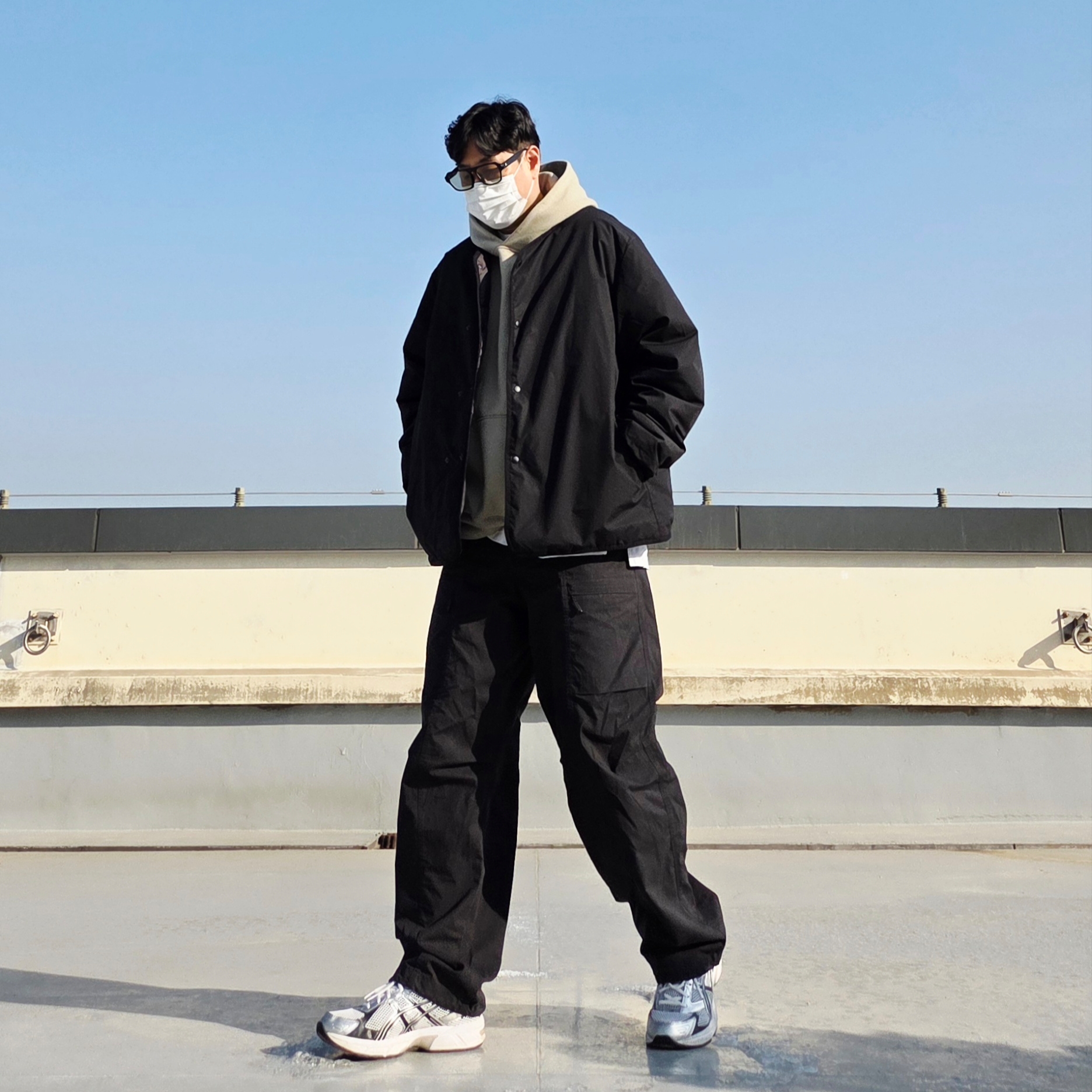 Asics Gel-1130 White Black, Nanamica Reversible Down Cardigan Black 착용 스타일 - 2