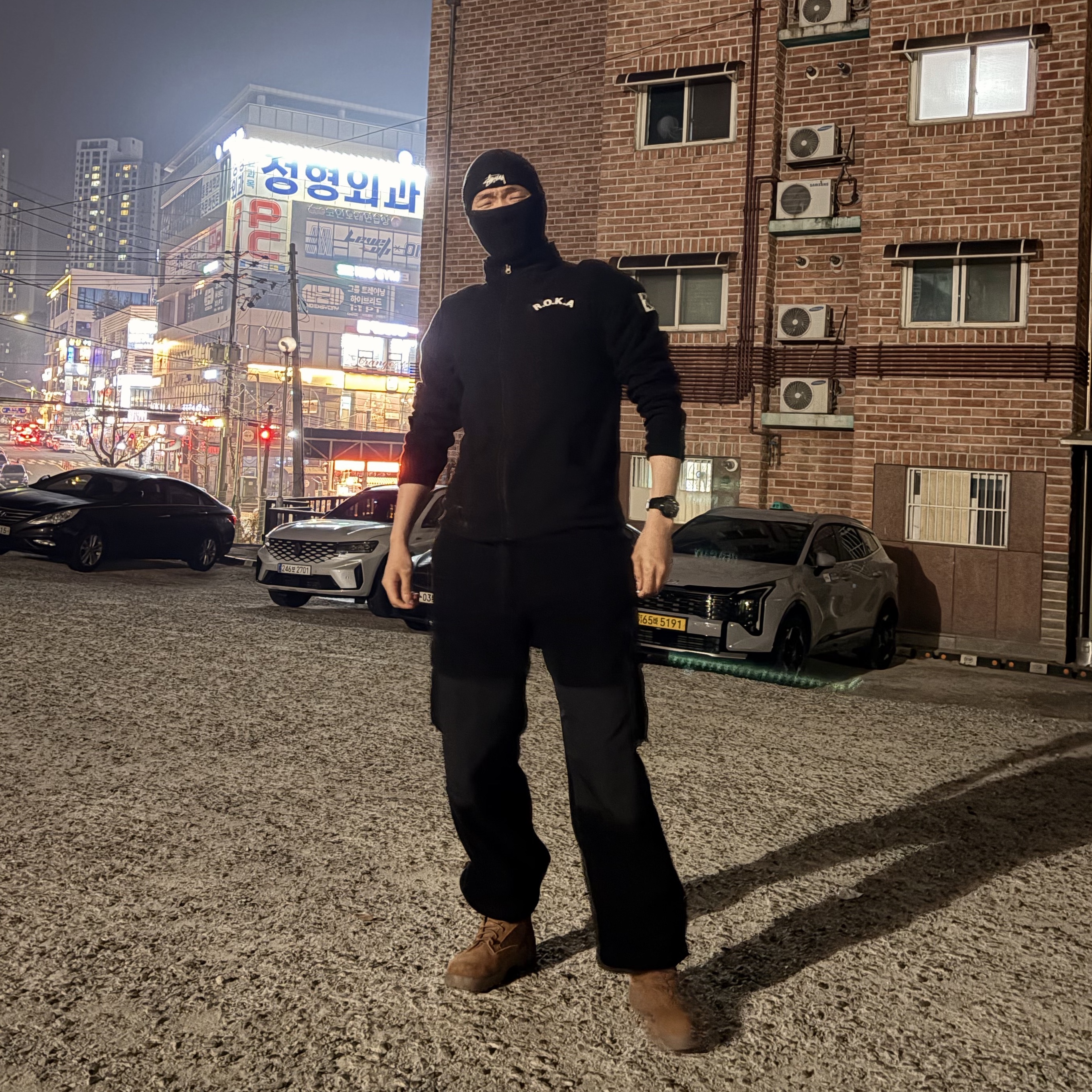 Stussy Basic Cuff Beanie Black 착용 스타일