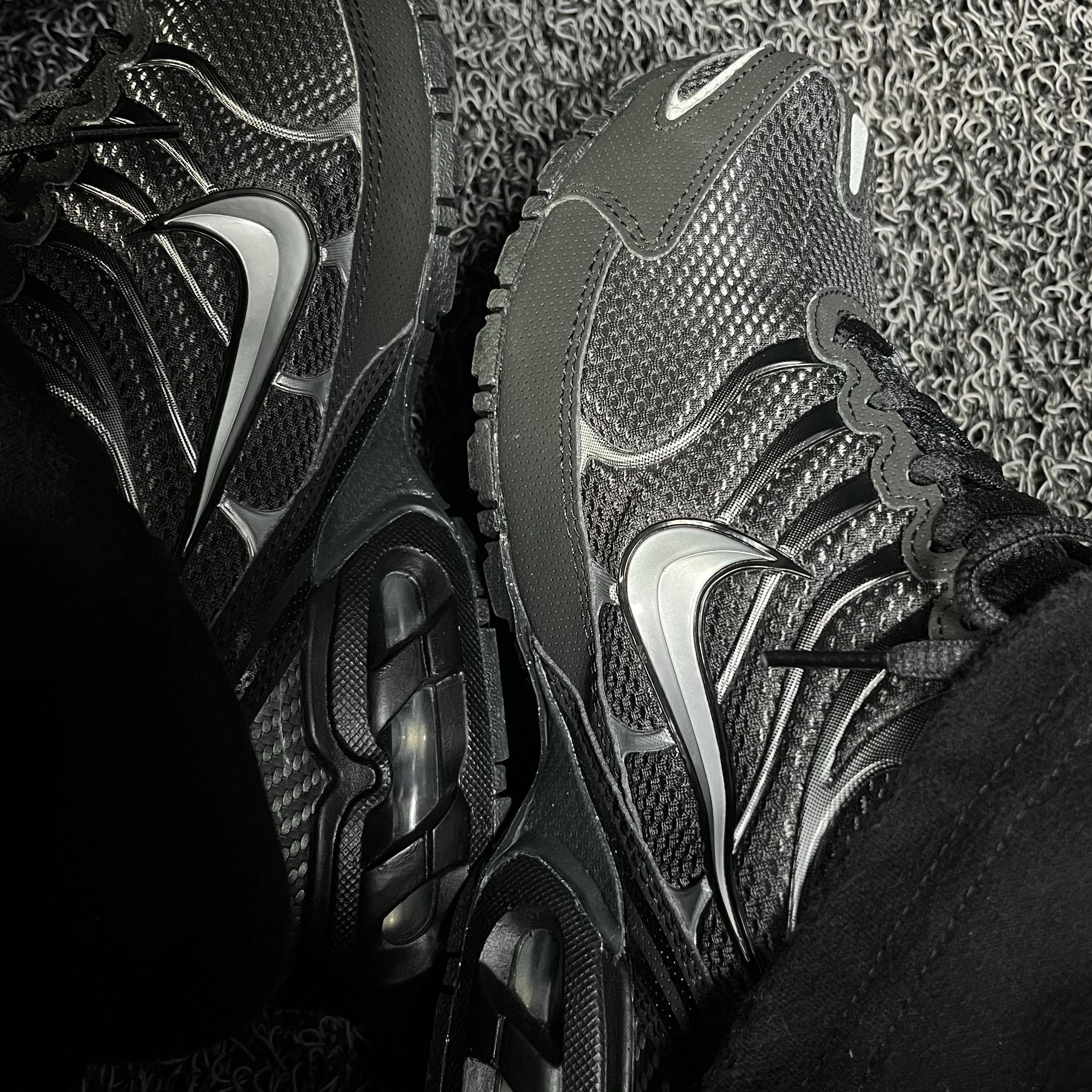 Nike Air Max Torch 4 Anthracite Metallic Silver 착용 스타일