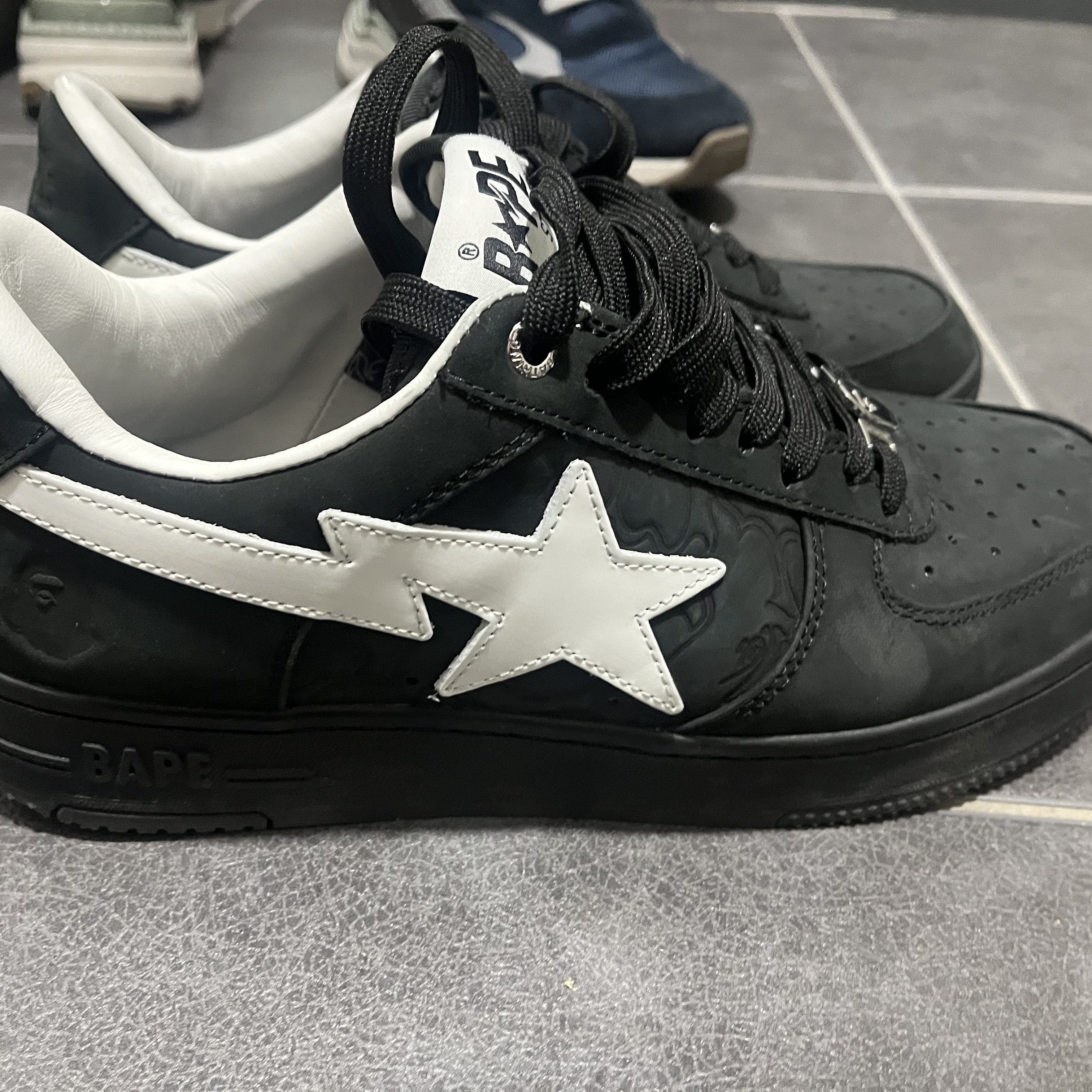 BAPE Sta #4 Black 착용 스타일 - 1
