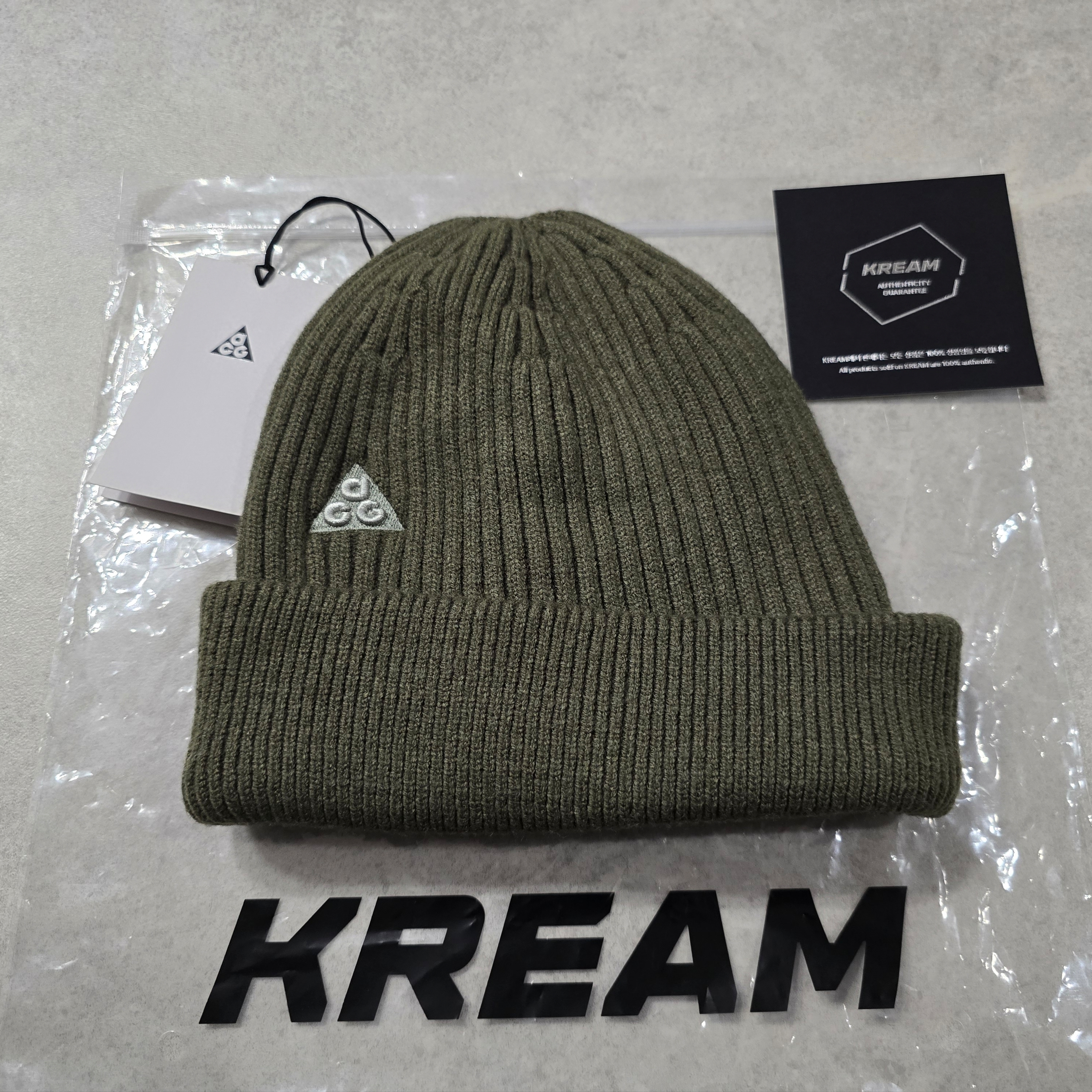 Nike NRG ACG Cuffed Beanie Medium Olive 착용 스타일