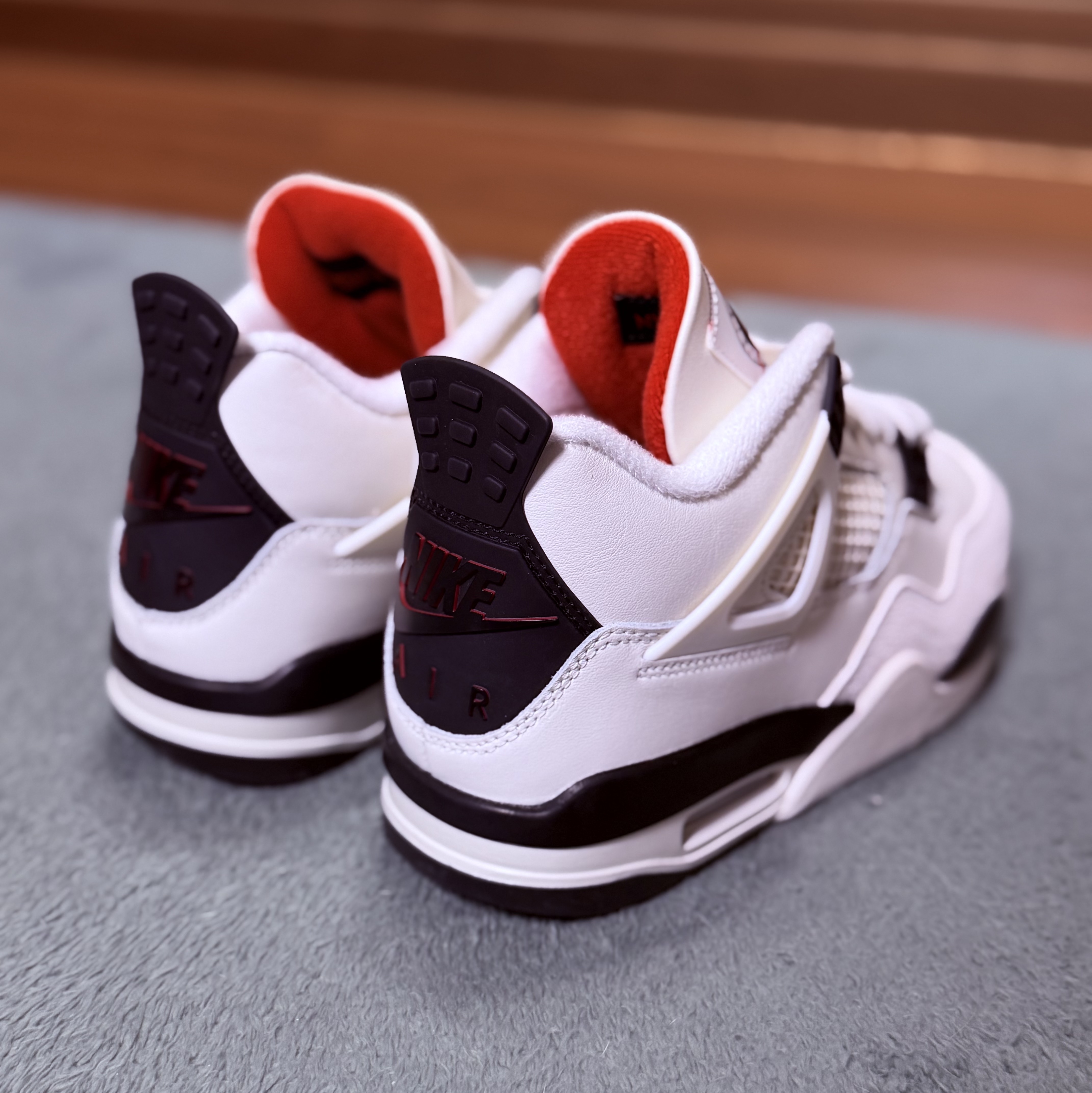 Jordan 4 Flight Club Sail and Black 착용 스타일 - 2
