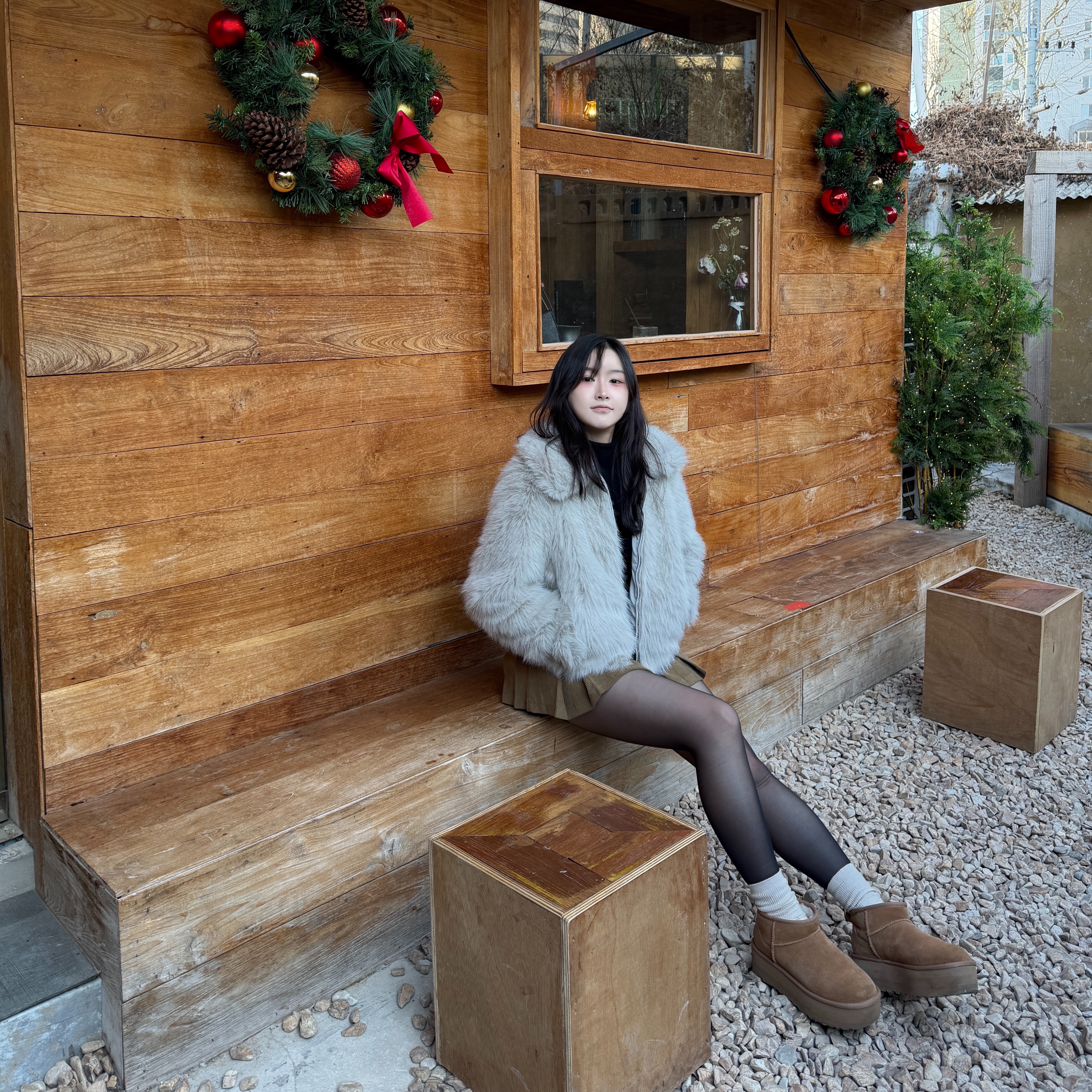 (W) UGG Classic Ultra Mini Platform Boots Chestnut, Gucci Double G Mother of Pearl Ring Silver 착용 스타일 - 4