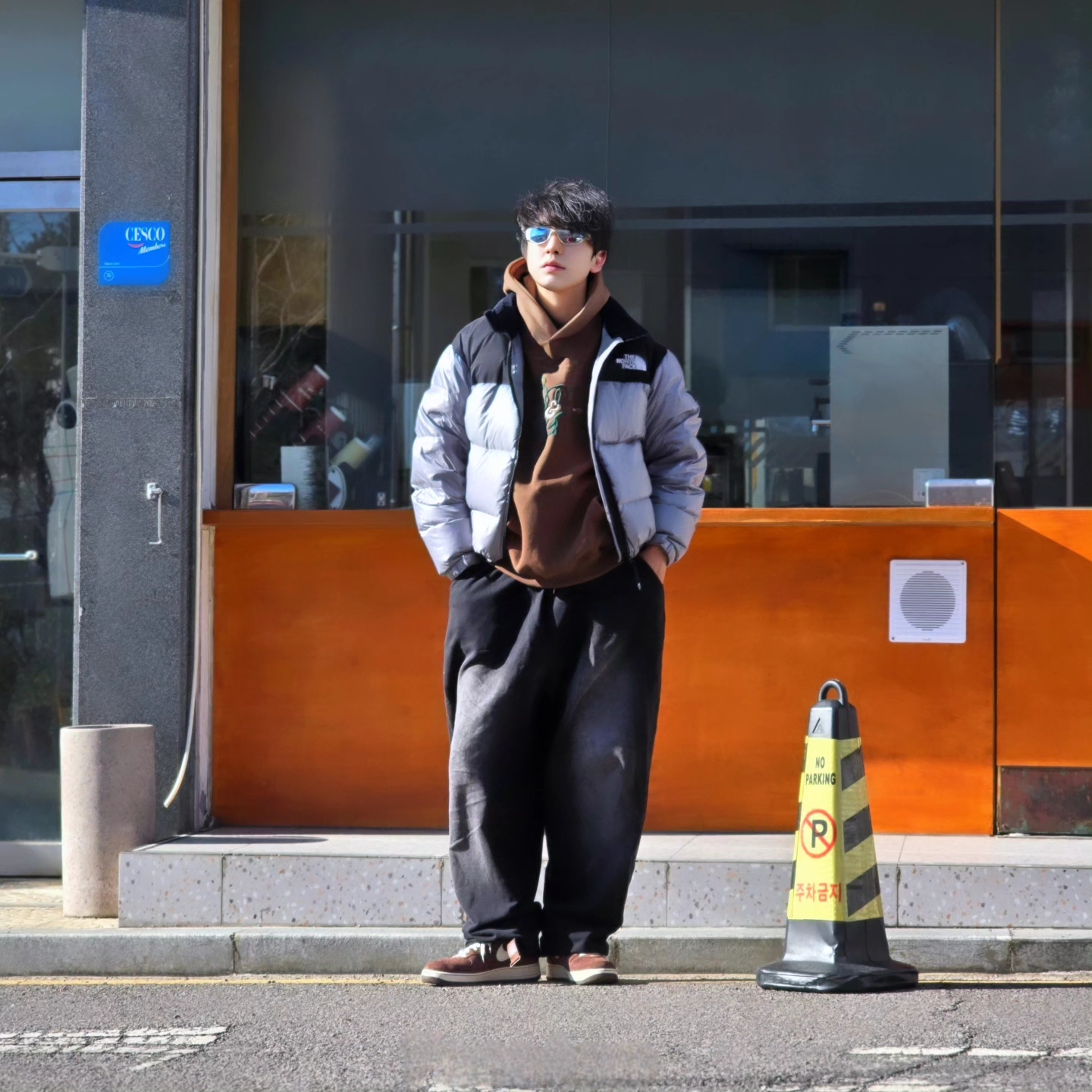 The North Face White Label Novelty Nuptse Down Jacket Heather Gray, Nike Air Force 1 Mid '07 QS Chocolate 착용 스타일 - 5