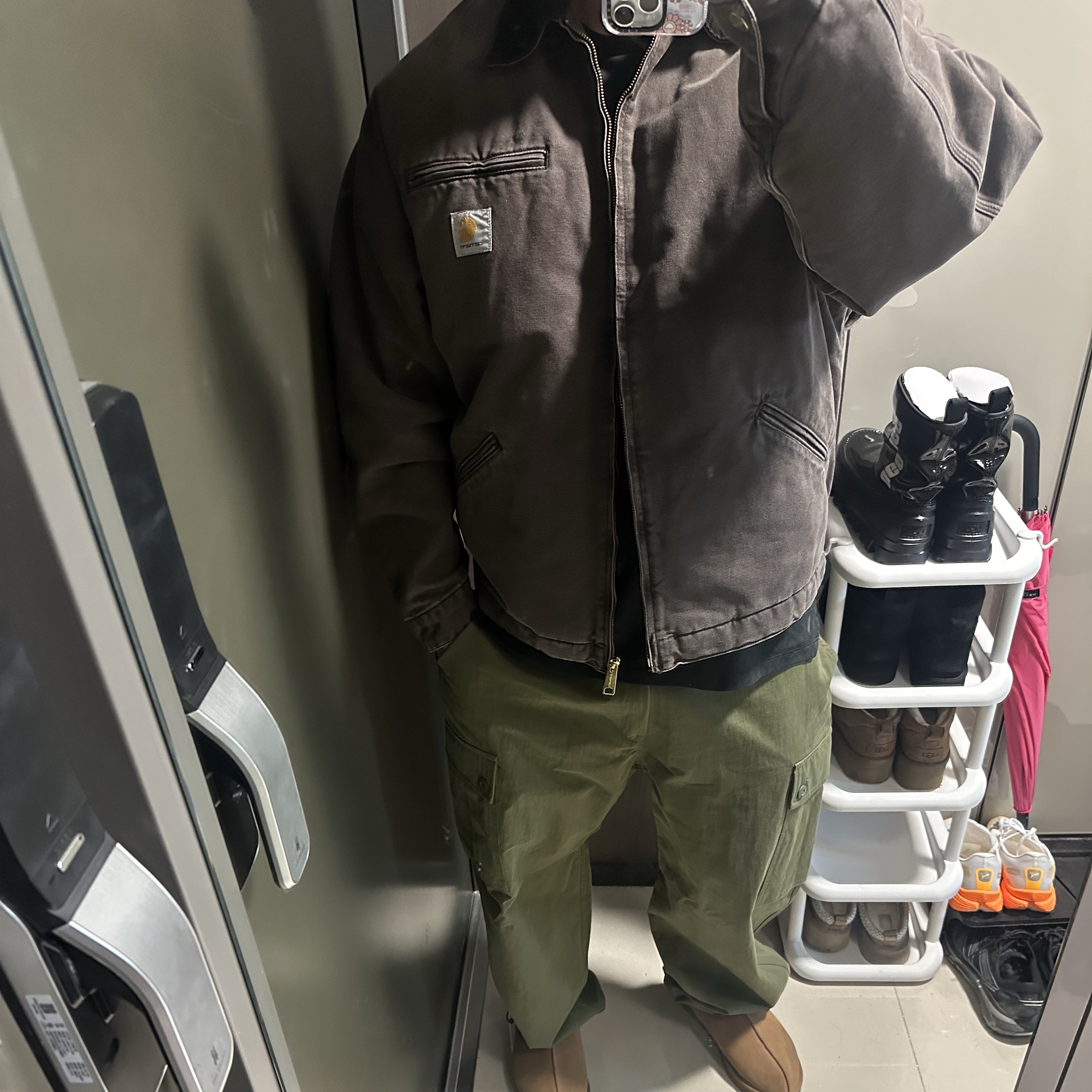 Carhartt WIP OG Detroit Jacket Tobacco Black 착용 스타일 - 1
