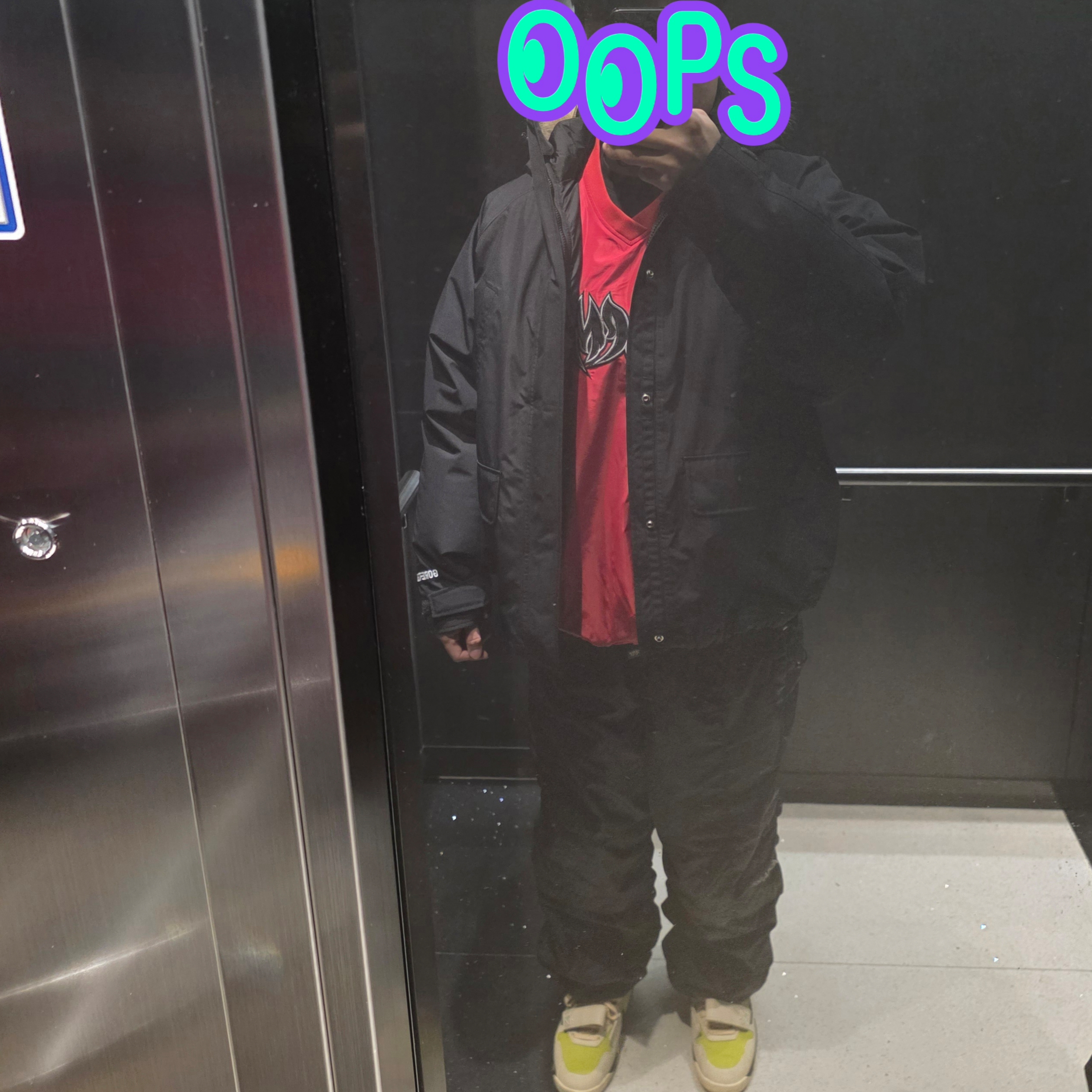 Supreme 2-In-1 Gore-Tex Parka + Reversible 700-Fill Down Liner Jacket Black - 25FW, YESEYESEE Staff Trek Pants Black 착용 스타일 - 2