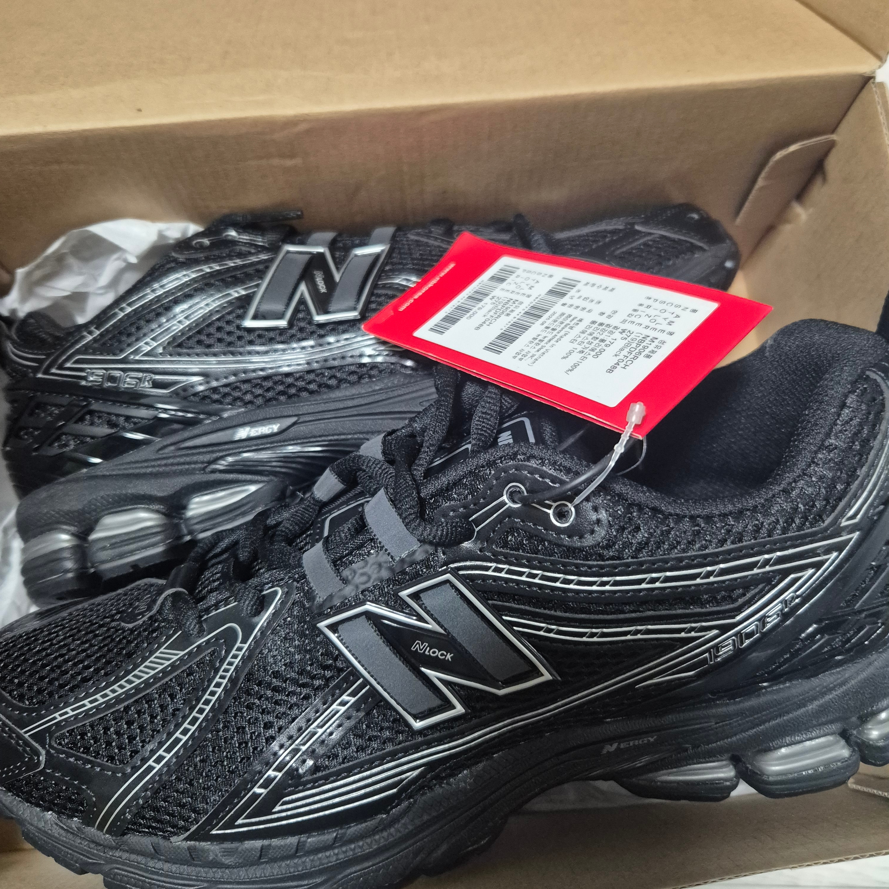 New Balance 1906R Black Silver Metallic 착용 스타일