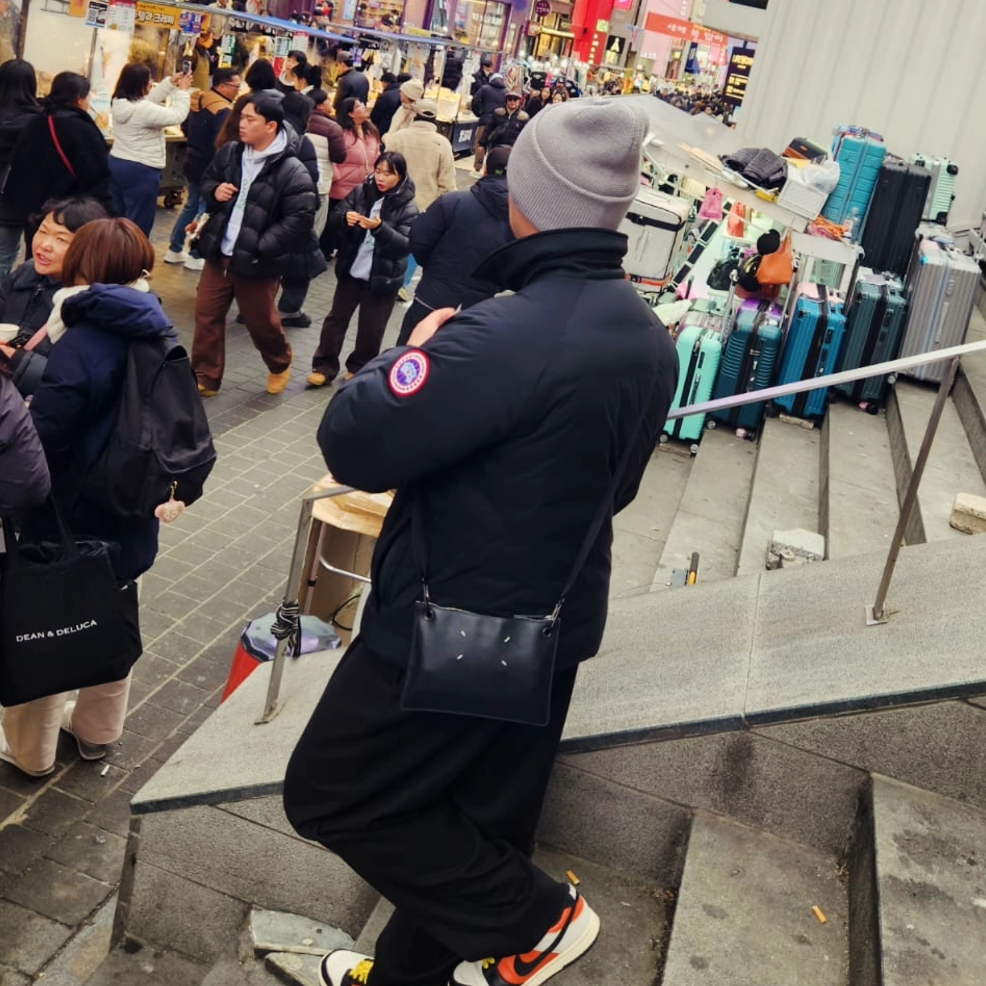 Canada Goose Lodge Coach Jacket Black 착용 스타일
