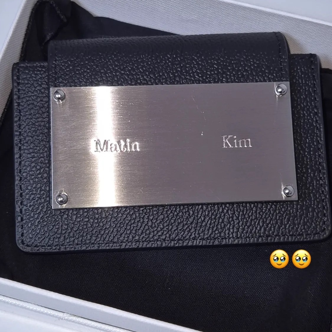 Matin Kim Accordion Wallet Black 착용 스타일