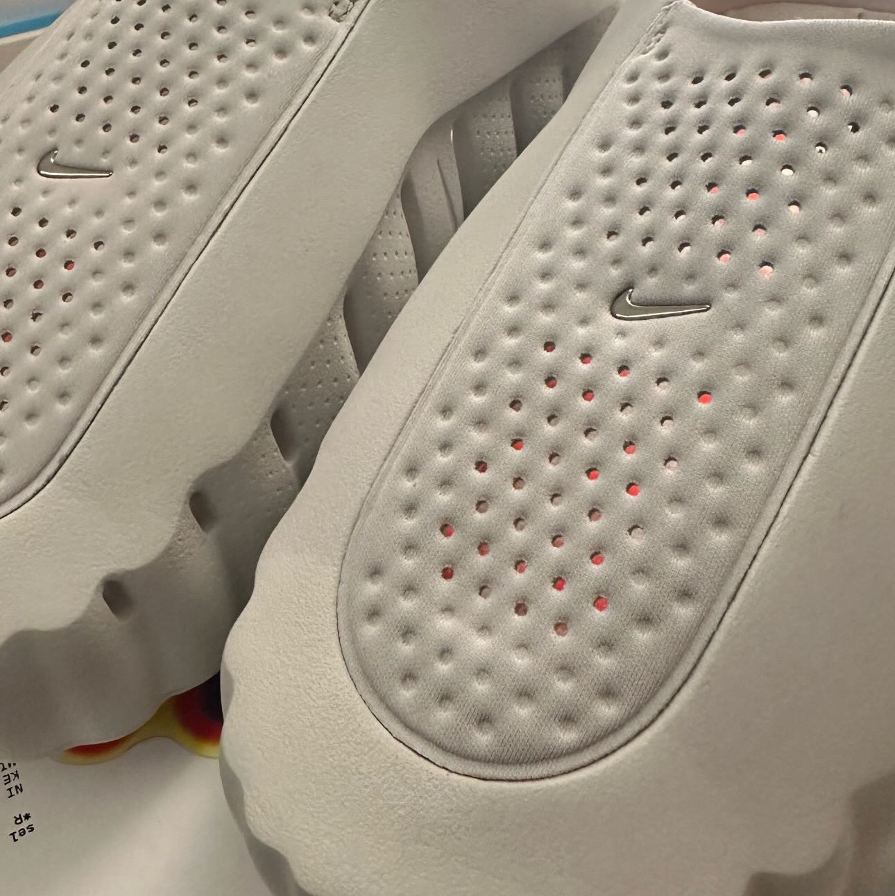 Nike Mind 001 Light Smoke Grey Chrome 착용 스타일