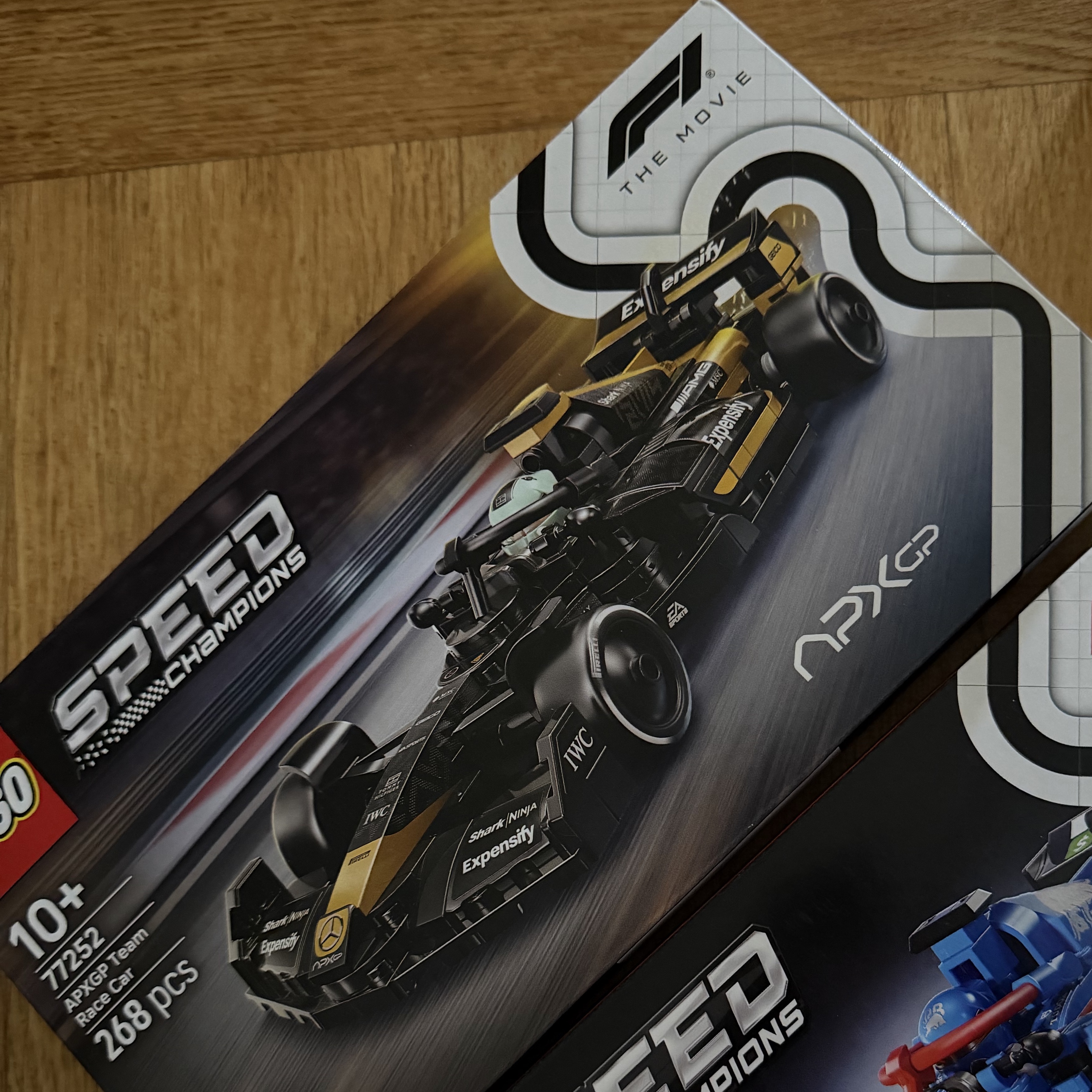 Lego Speed Champions APXGP Team Race Car from F1 The Movie, Lego Speed Champions Ferrari SF-24 F1 Race Car 착용 스타일 - 2