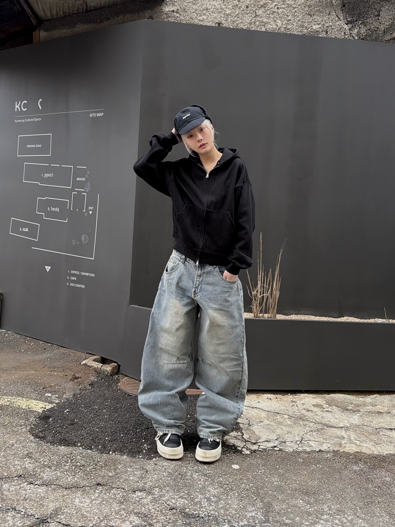 Supreme Gore-Tex Earflap Cap Black - 23FW 착용 스타일