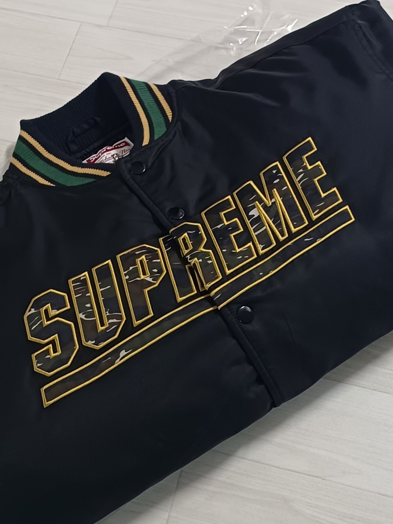 Supreme Mitchell & Ness Camo Logo Varsity Jacket Black - 25SS 착용 스타일
