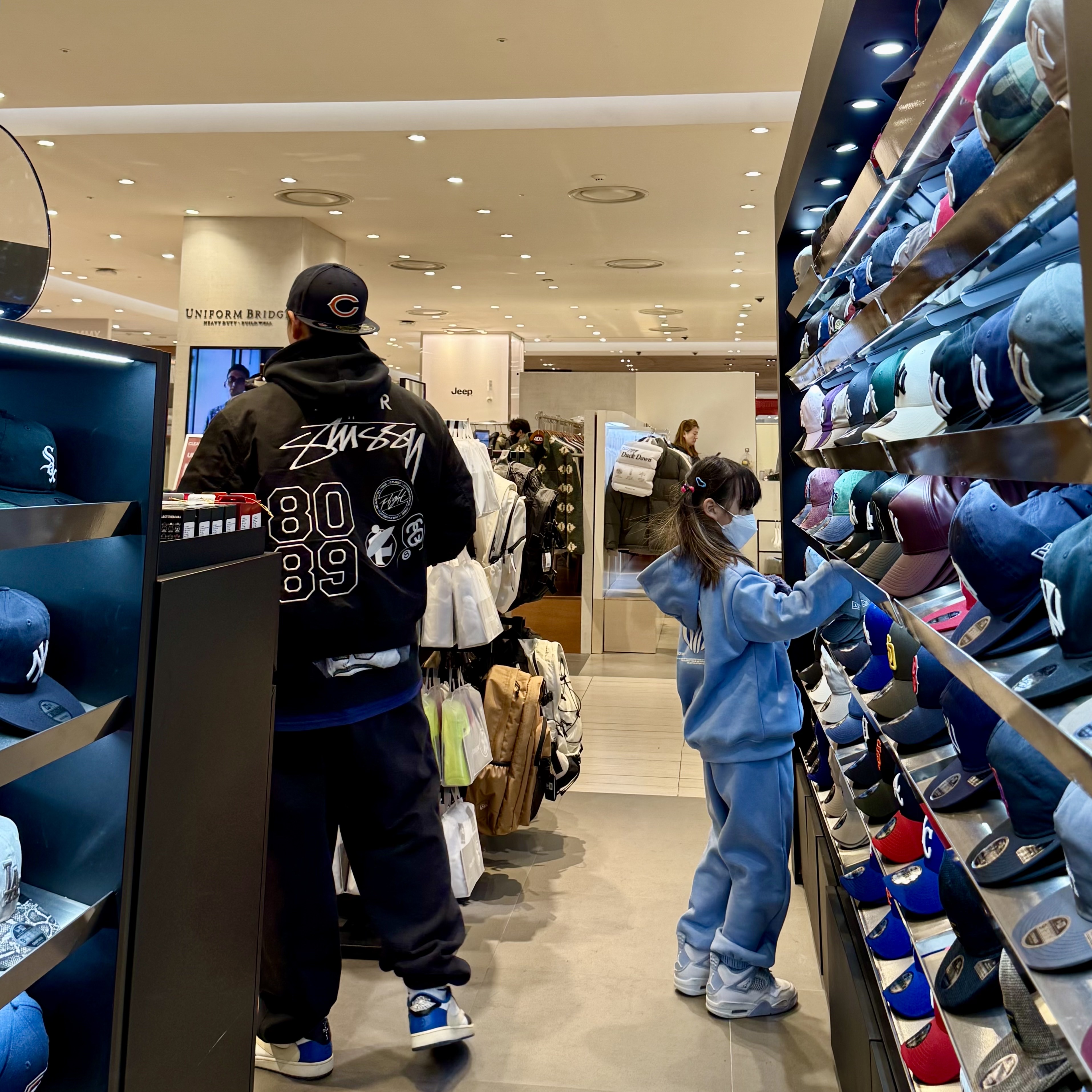 Jordan 1 x Travis Scott x Fragment Retro Low OG SP Military Blue, (W) Jordan 4 Retro Aluminum 착용 스타일 - 1