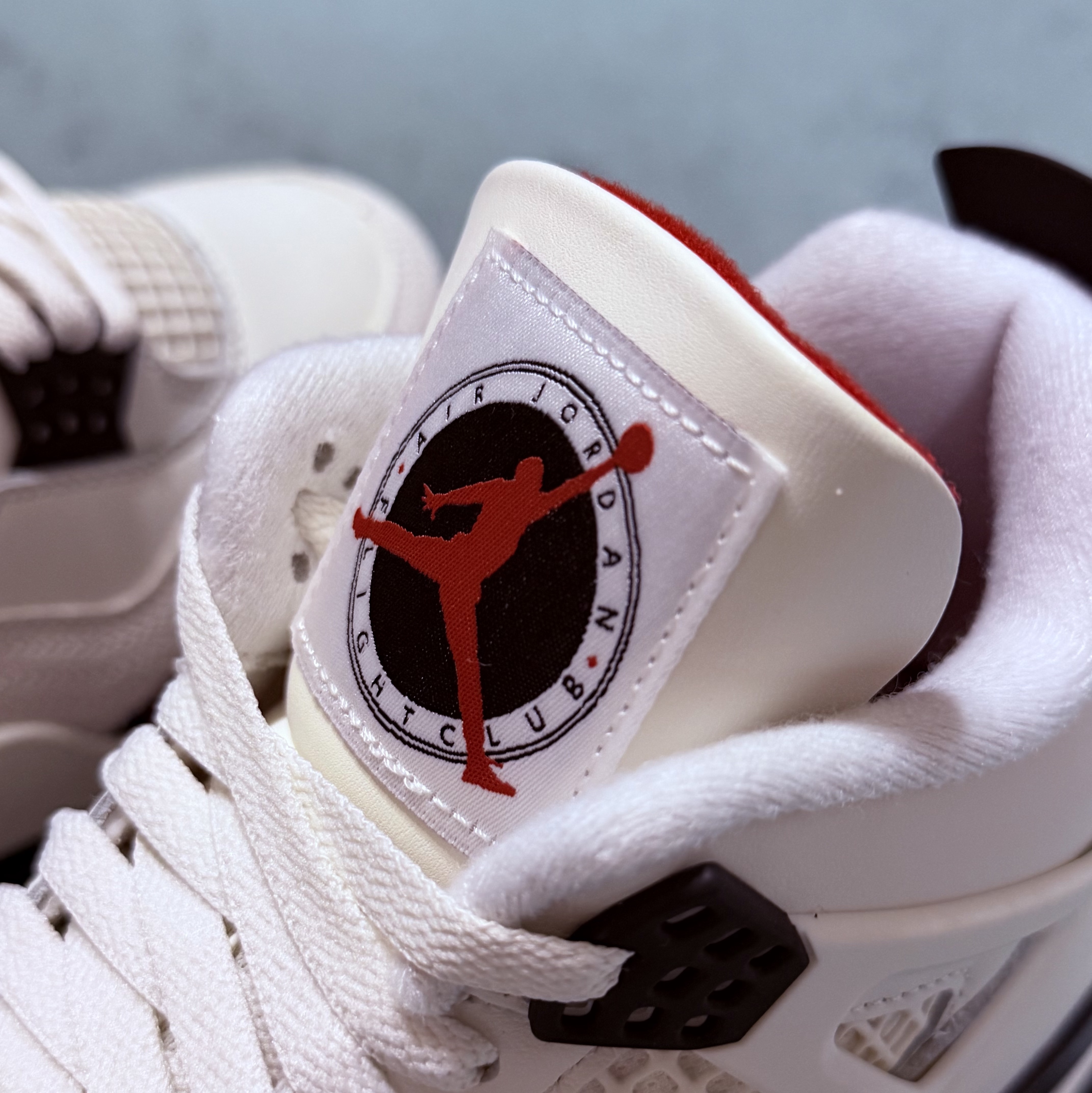 Jordan 4 Flight Club Sail and Black 착용 스타일 - 3