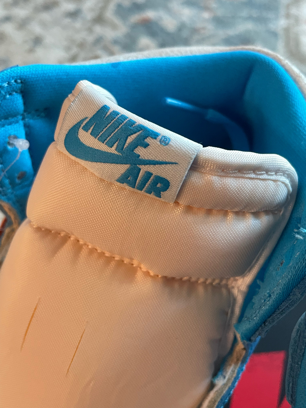 Jordan 1 Retro High OG UNC Reimagined 착용 스타일 - 4