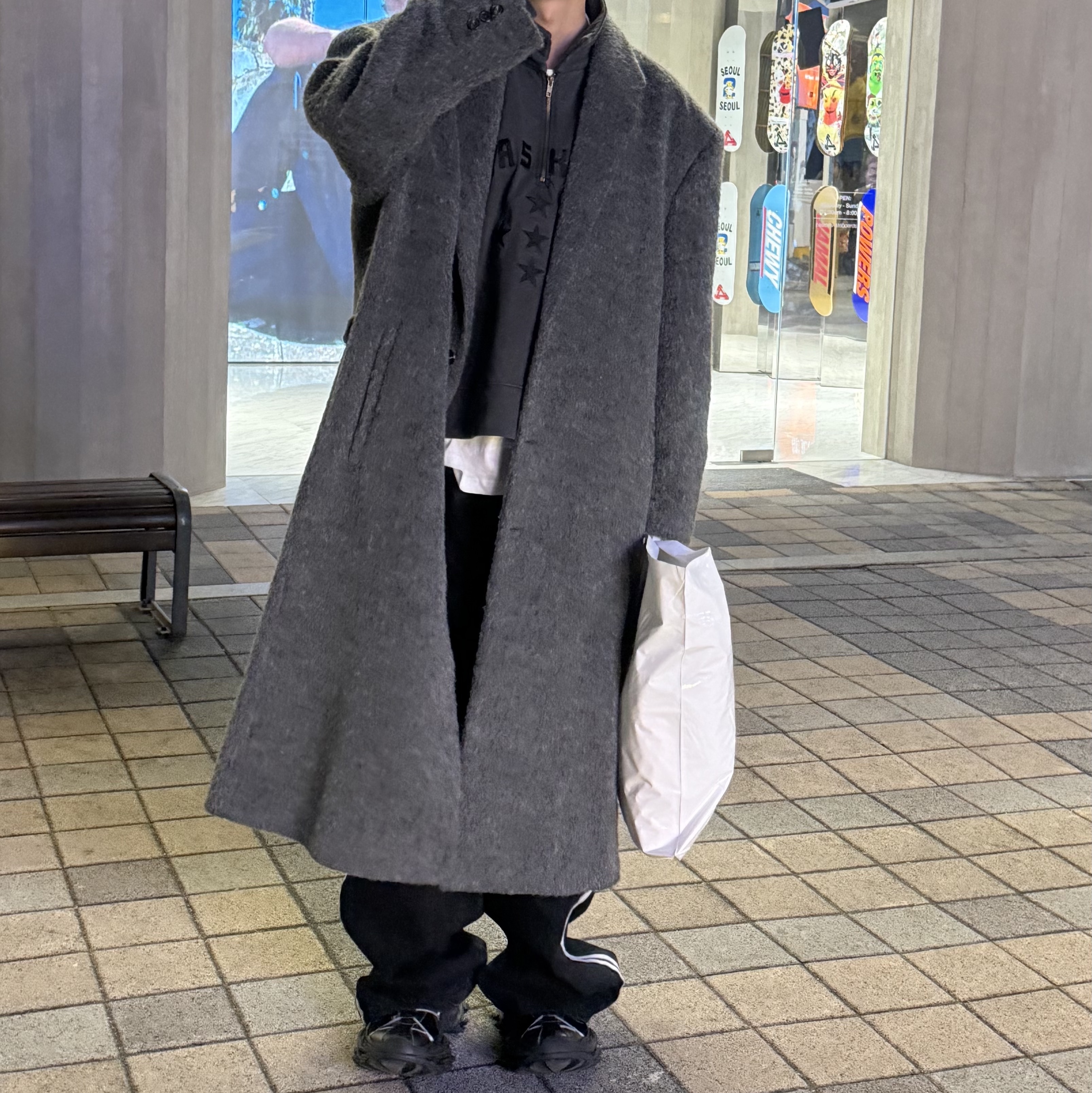 Balenciaga Hike Sneaker Black, Basketcase Spellout Quarter Zip Vintage Black - 24FW 착용 스타일 - 1